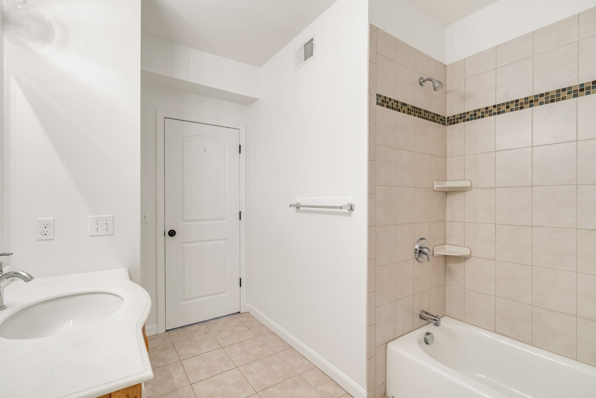 Condominium at 157 Beale Street # 5, Quincy MA 02170, Quincy, photo 34 of 42