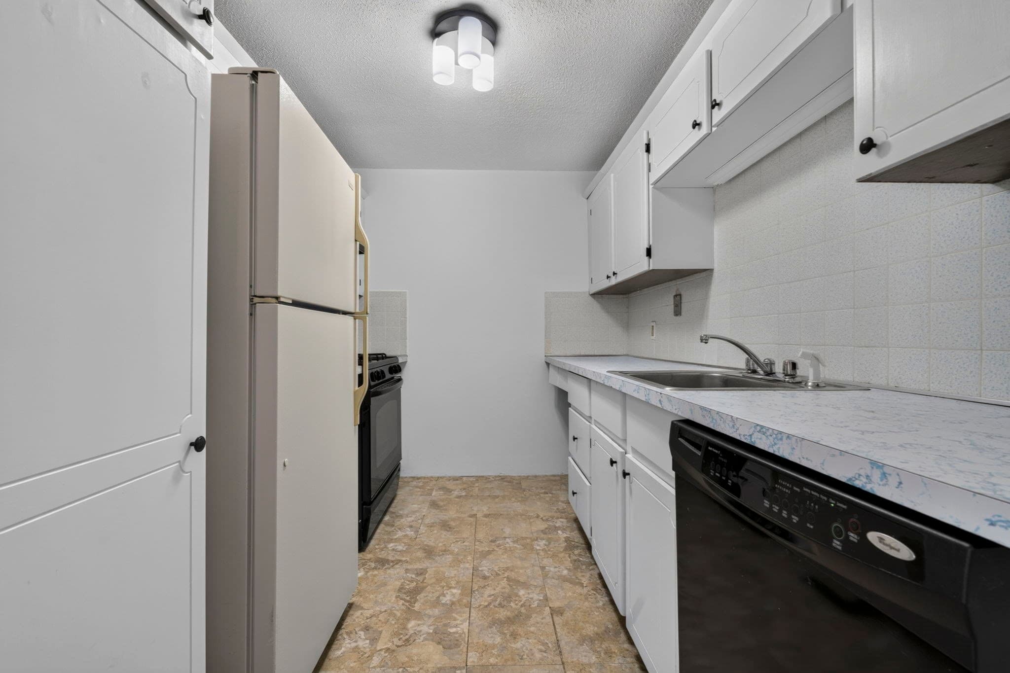 Condominium at 2 Greenbriar Drive # 108, North Reading MA 01867, North Reading, photo 12 of 24