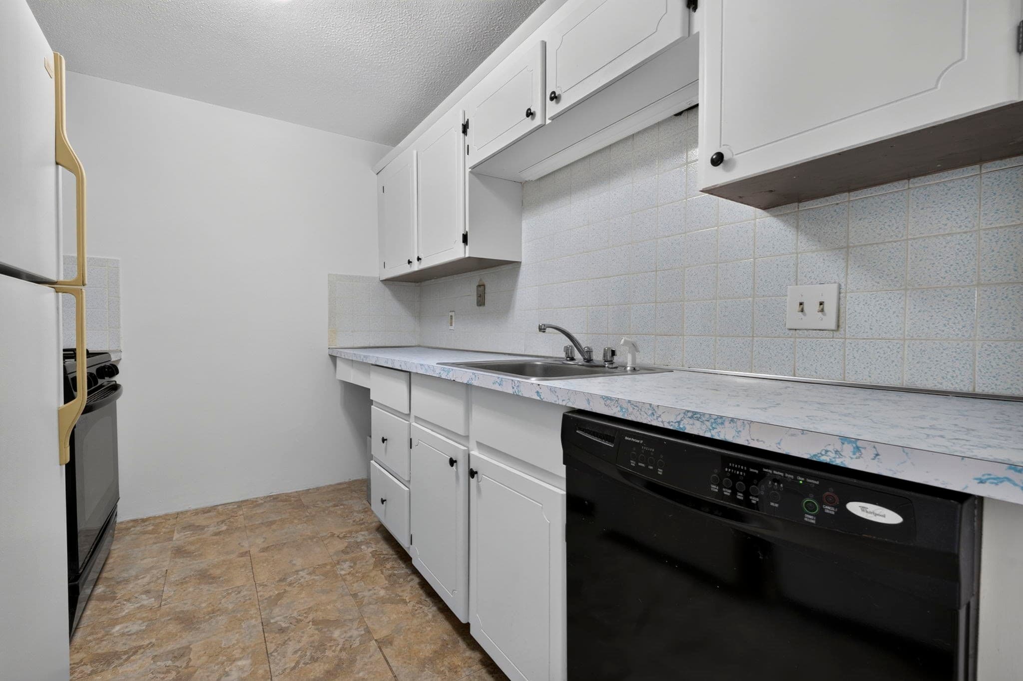 Condominium at 2 Greenbriar Drive # 108, North Reading MA 01867, North Reading, photo 11 of 24