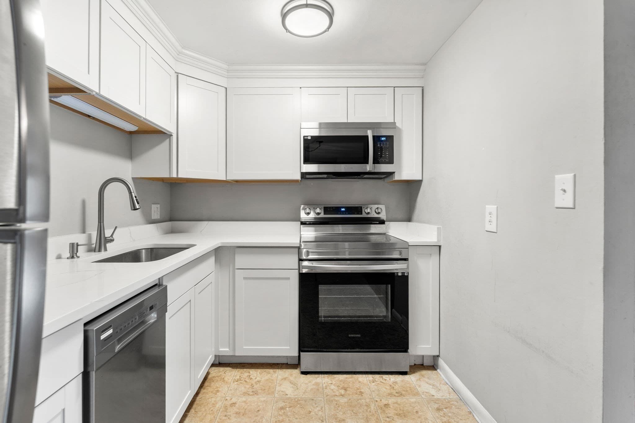 Condominium at 3 Albert Dr # 11, Woburn MA 01801, Woburn, photo 13 of 15