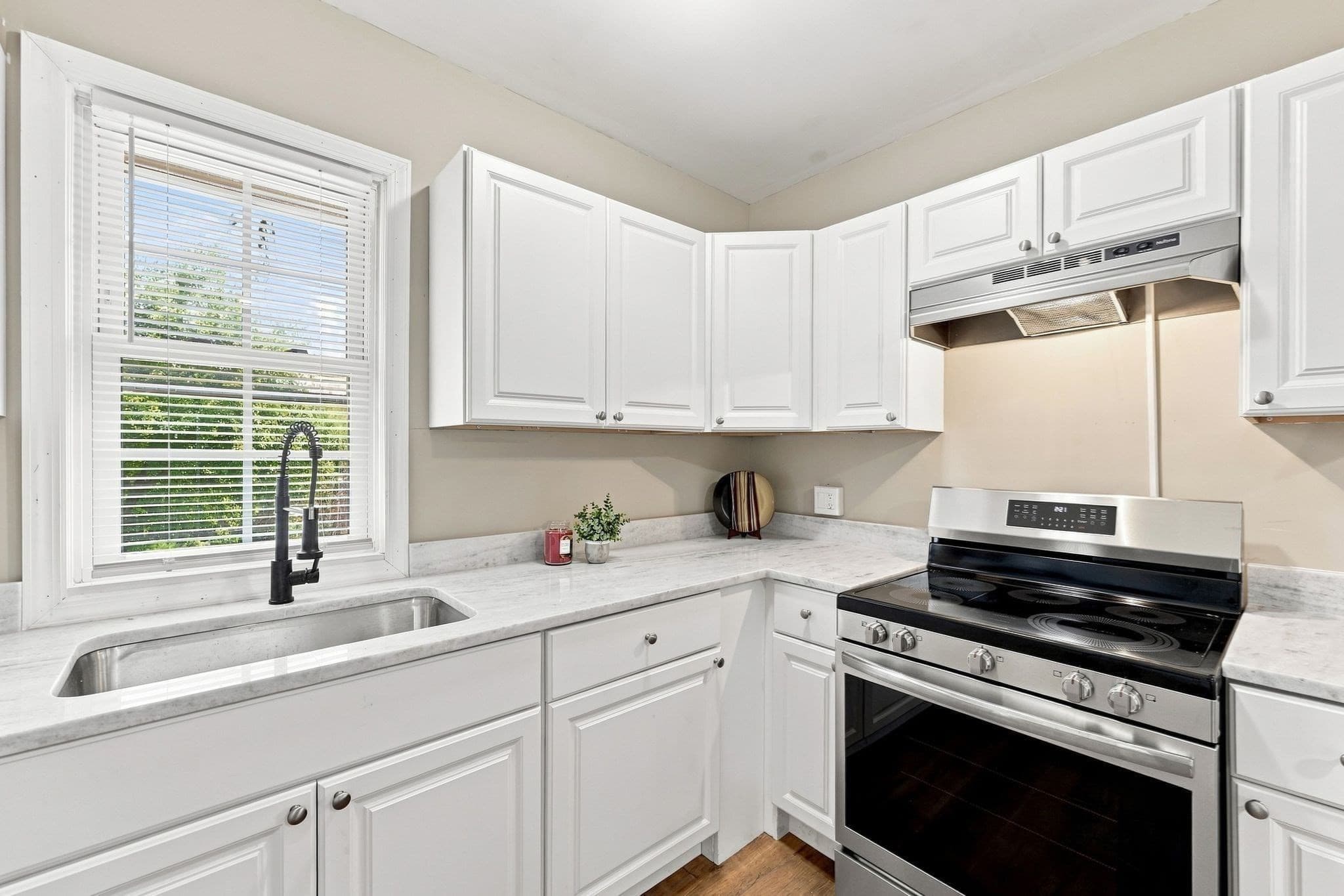 Single Family Residence at 133 Parker St, Springfield MA 01151, Springfield, photo 7 of 31