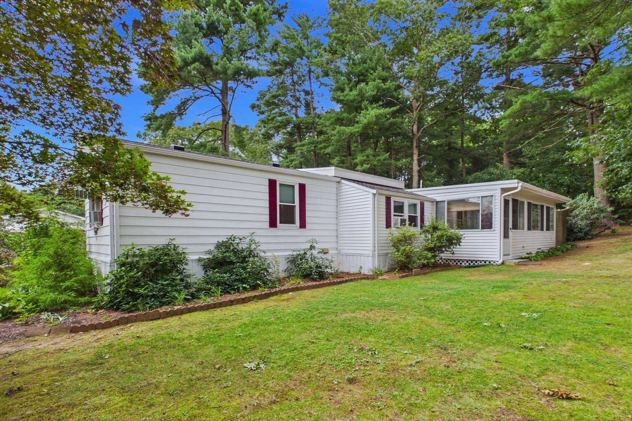 Mobile Home at 36 Haskell Cir, Lakeville MA 02347, Lakeville, photo 3 of 24