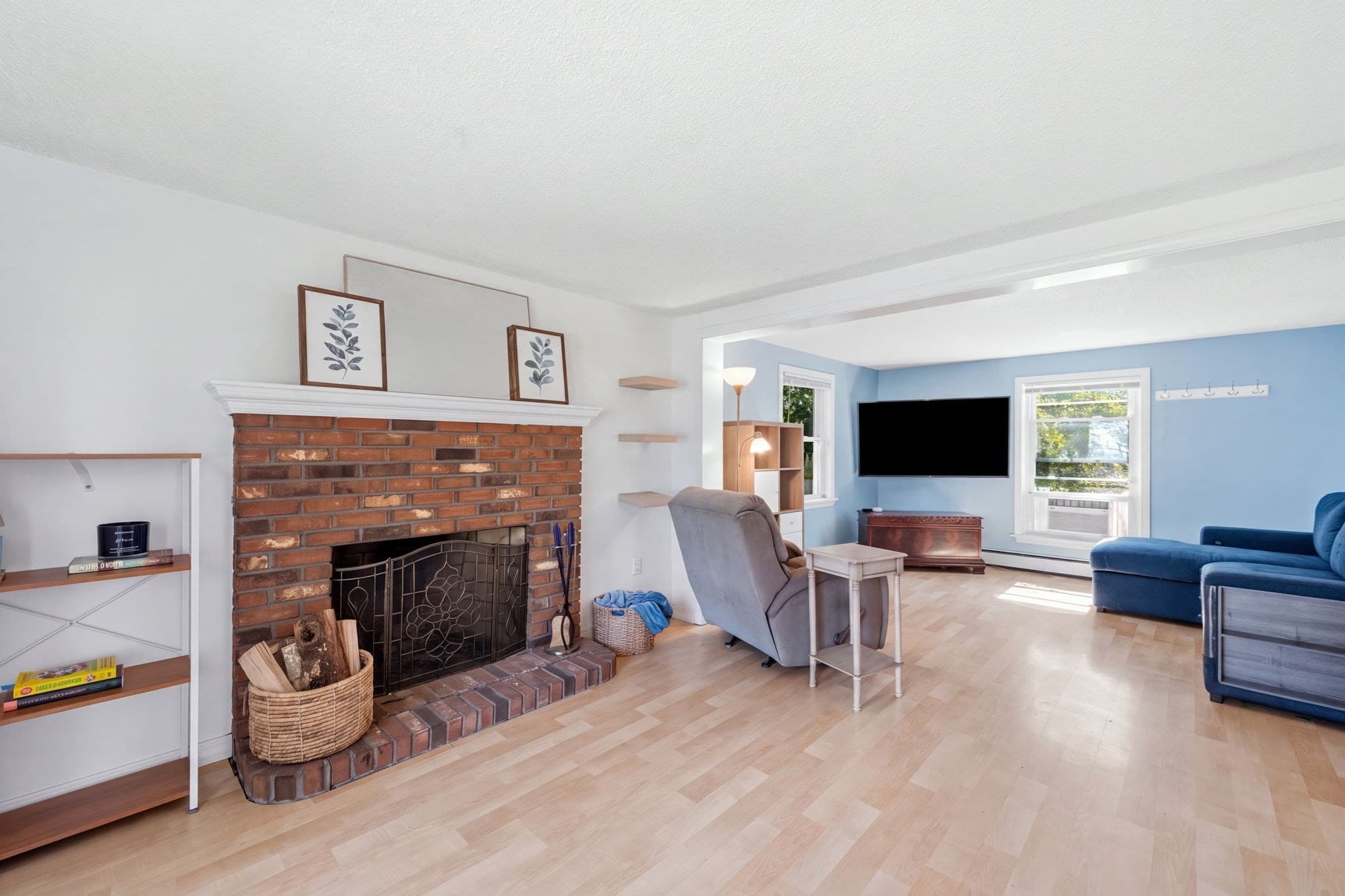 Single Family Residence at 380 Plumtree Rd, Springfield MA 01118, Springfield, photo 2 of 42