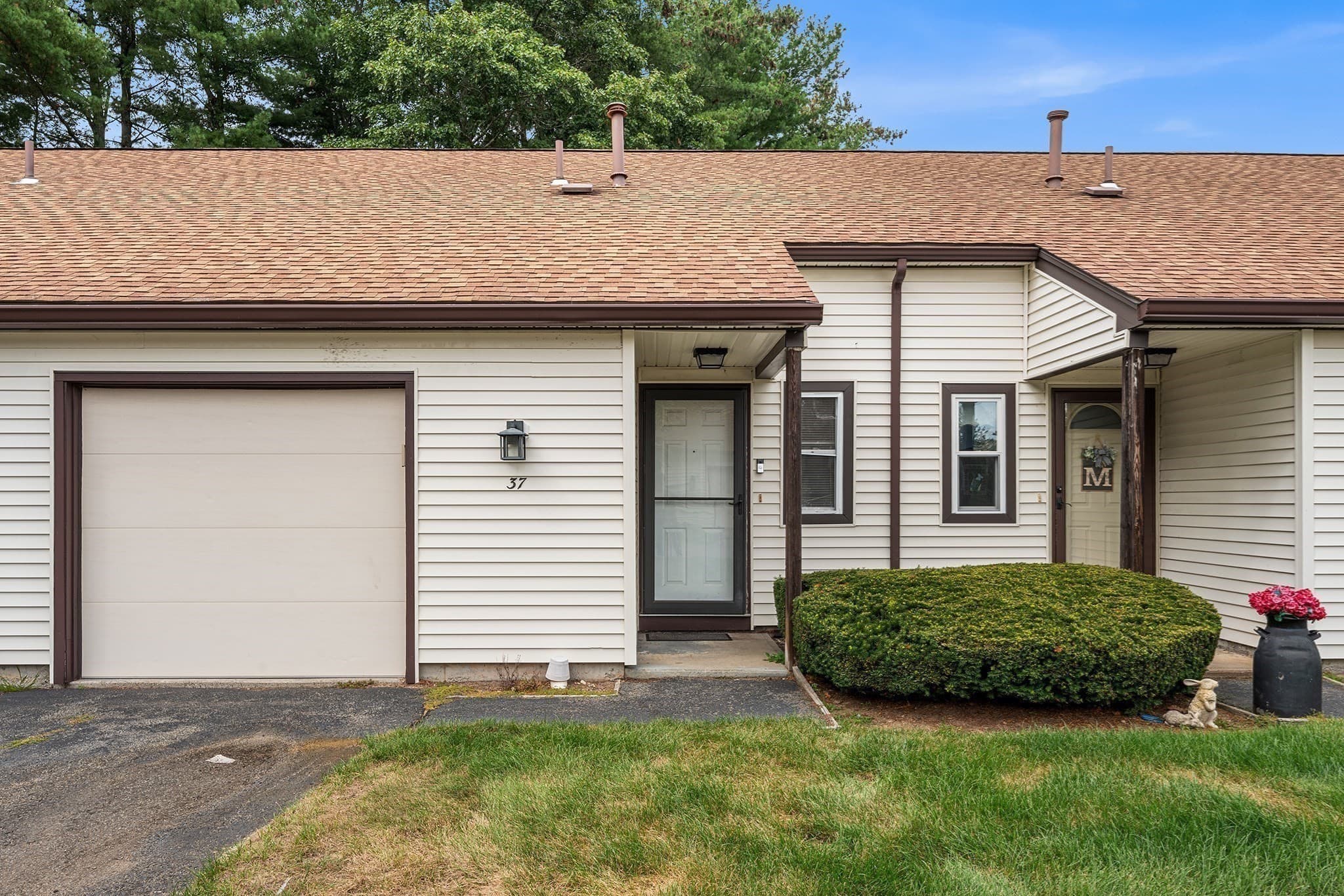 Condominium at 37 Decarolis Dr # 37, Tewksbury MA 01876, Tewksbury, photo 2 of 22