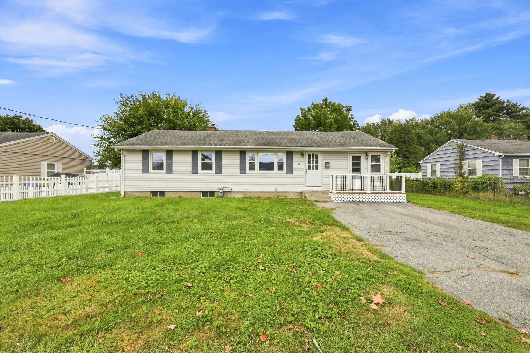 76 Daley St, Chicopee MA 01013