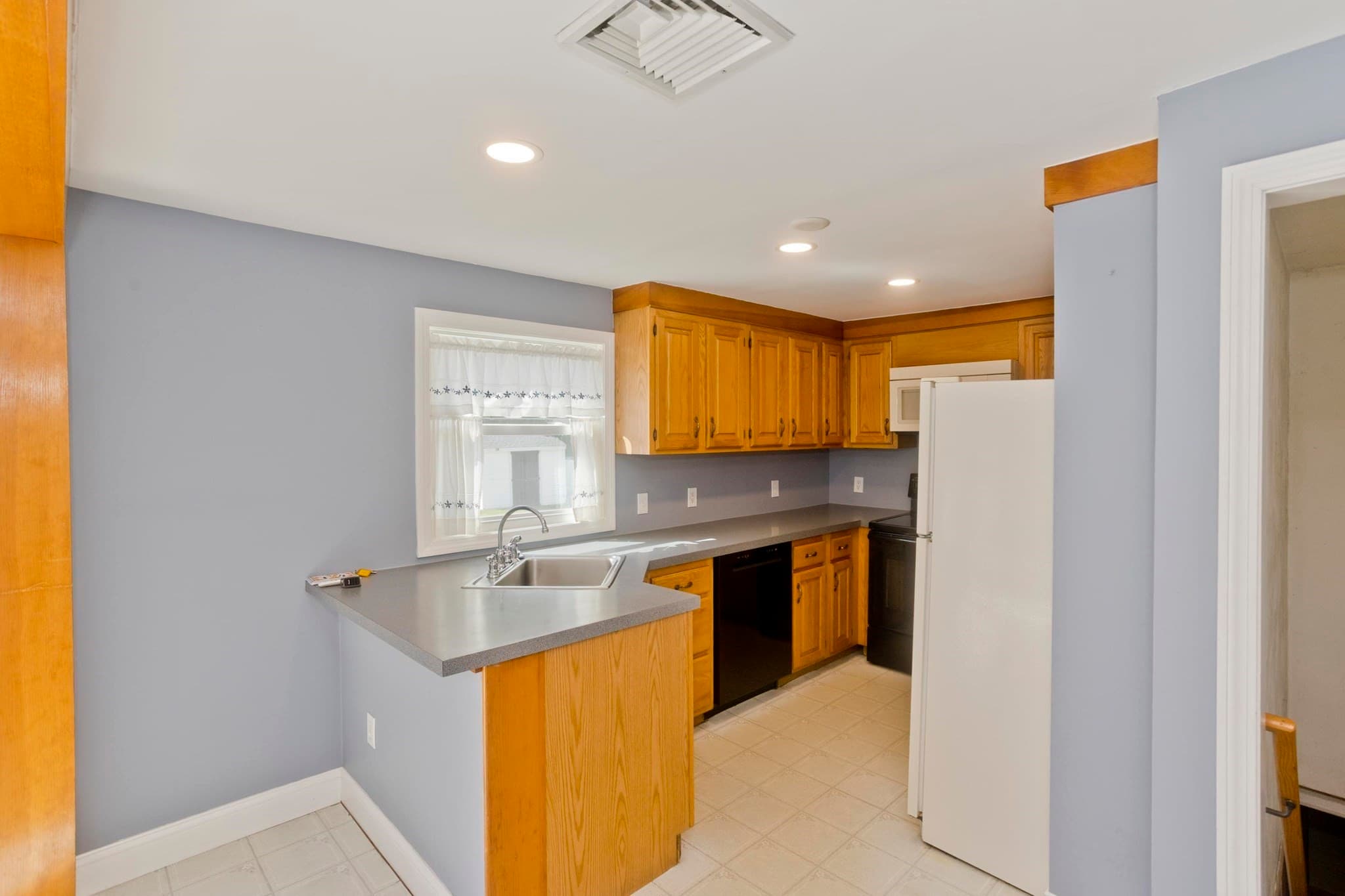 Single Family Residence at 14 Philip St, Ludlow MA 01056, Ludlow, photo 12 of 42