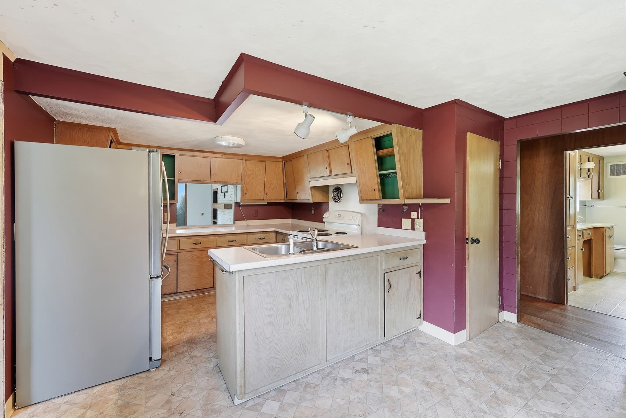 Single Family Residence at 31 Woodcrest Road, Springfield MA 01129, Springfield, photo 6 of 42