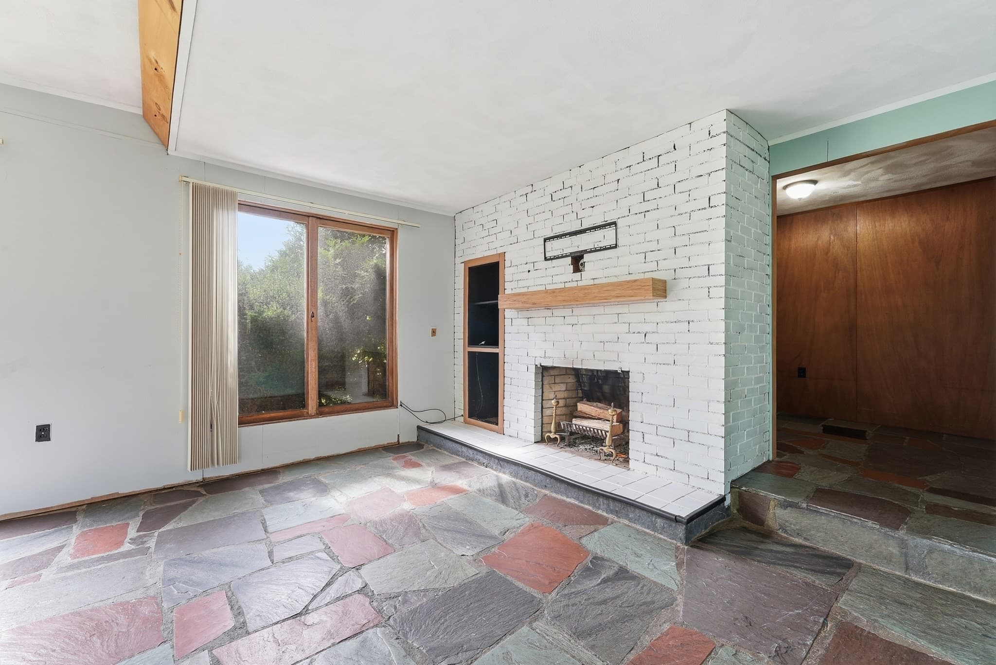 Single Family Residence at 31 Woodcrest Road, Springfield MA 01129, Springfield, photo 12 of 42