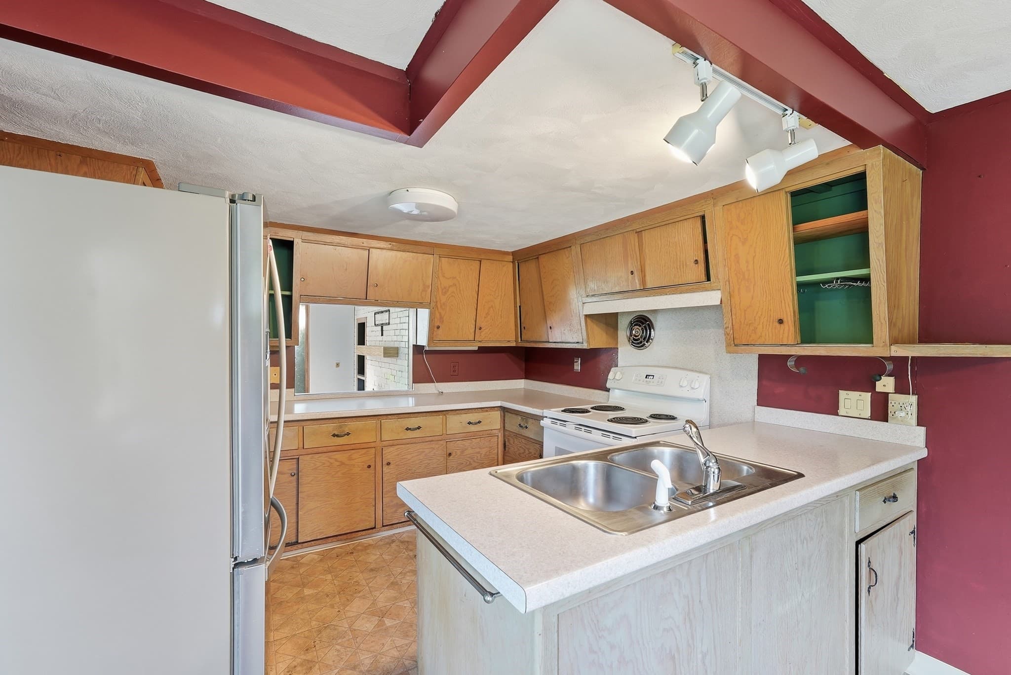 Single Family Residence at 31 Woodcrest Road, Springfield MA 01129, Springfield, photo 8 of 42