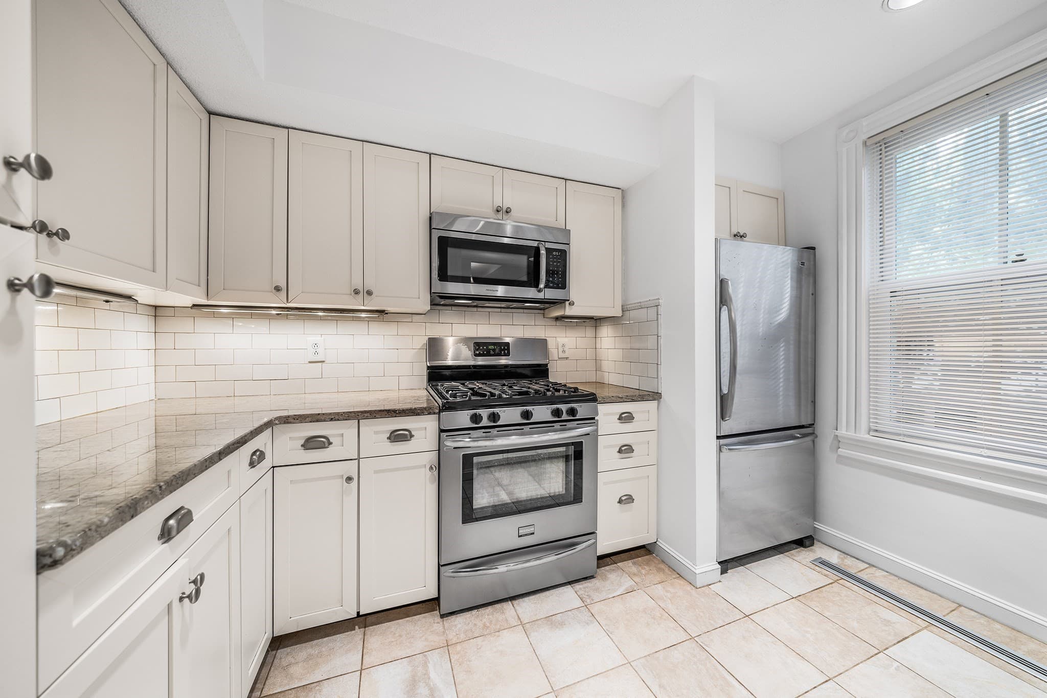 Condominium at 1175 Chestnut St # 3, Newton MA 02464, Newton, photo 6 of 17