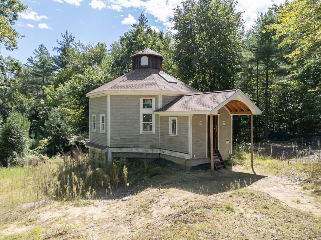 12 Cranberry St, Pepperell MA 01463