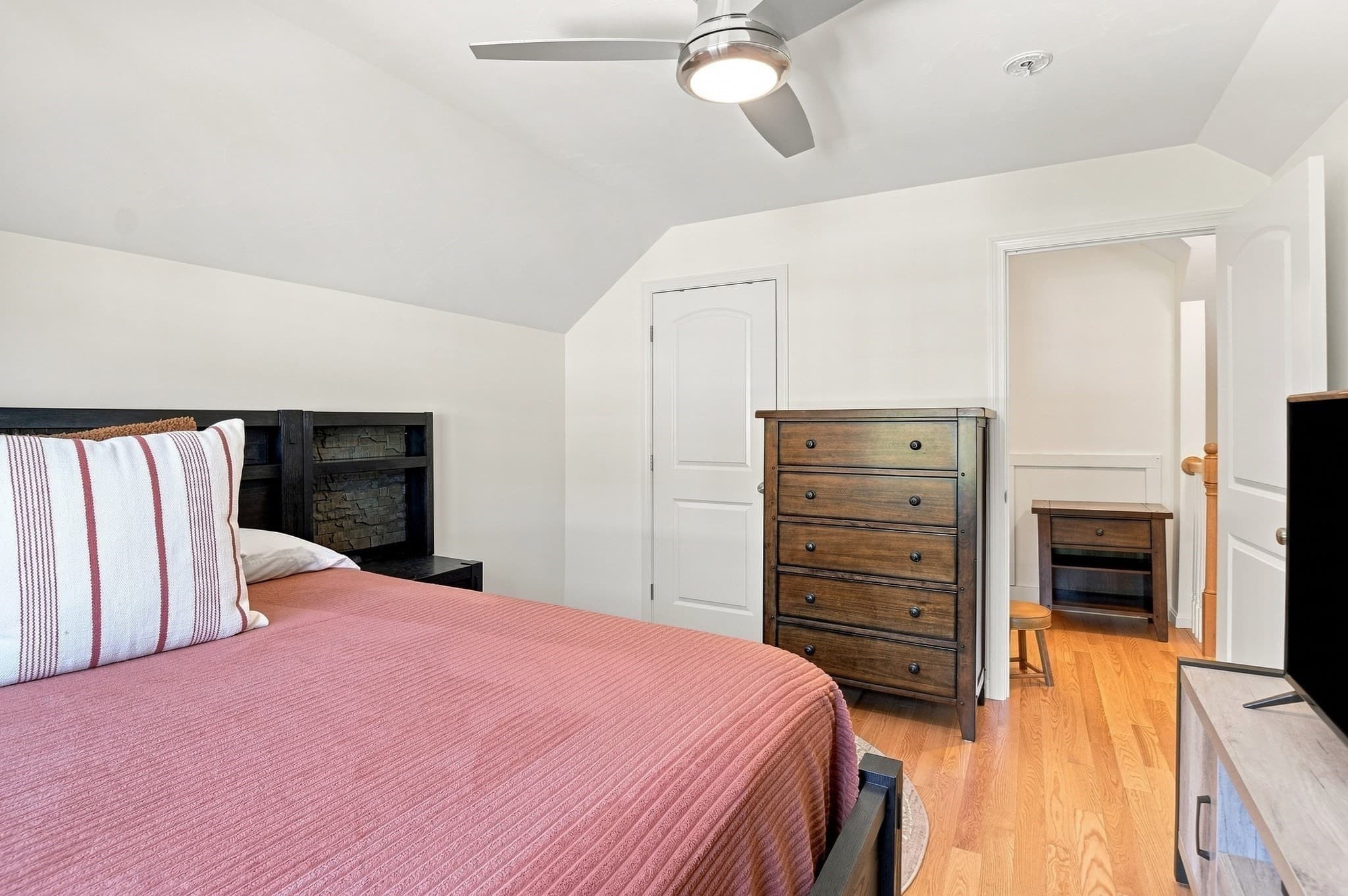 Single Family Residence at 33 Skyview Drive, Millbury MA 01527, Millbury, photo 30 of 34