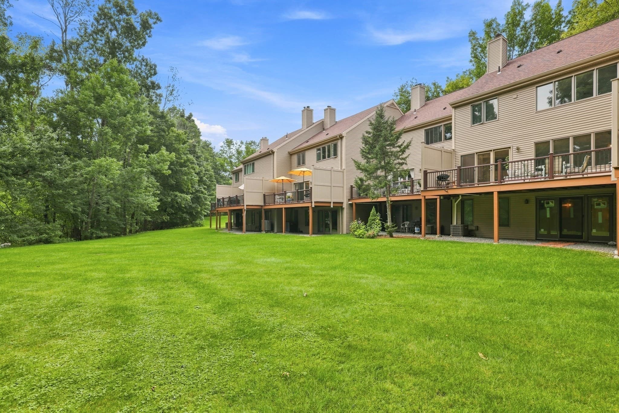 Condominium at 770 Salisbury St # 423, Worcester MA 01609, Worcester, photo 2 of 40