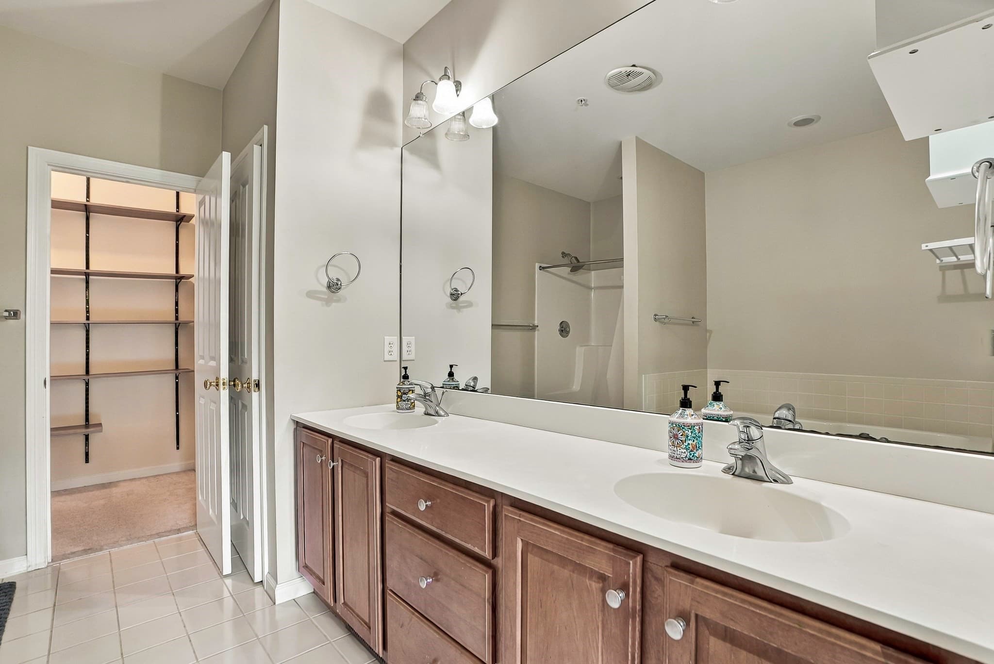 Condominium at 38 Cherry Ln # 38, Grafton MA 01560, photo 13 of 41