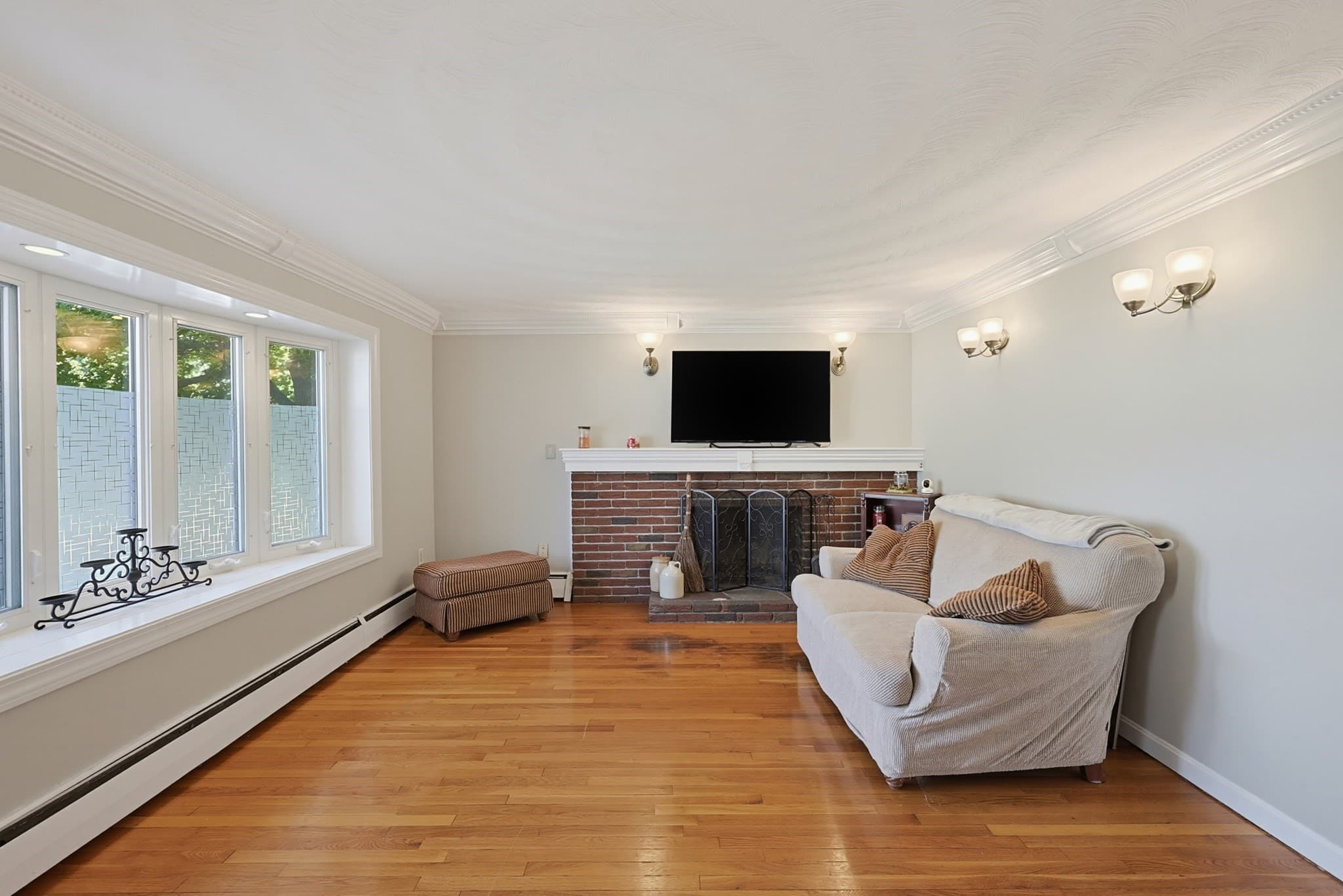 Single Family Residence at 122 Westview Dr, Norwood MA 02062, Norwood, photo 2 of 33