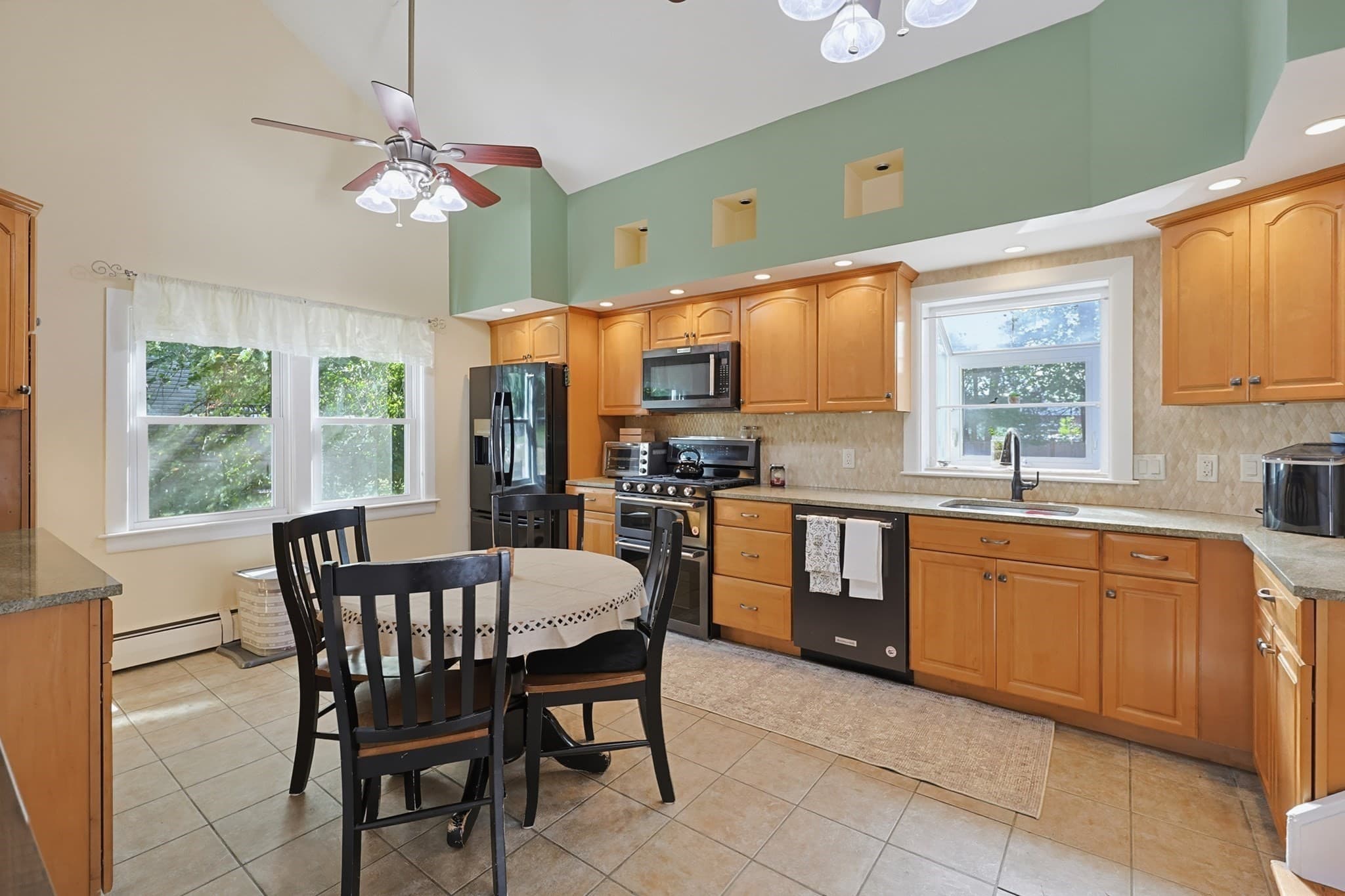 Single Family Residence at 122 Westview Dr, Norwood MA 02062, Norwood, photo 6 of 33