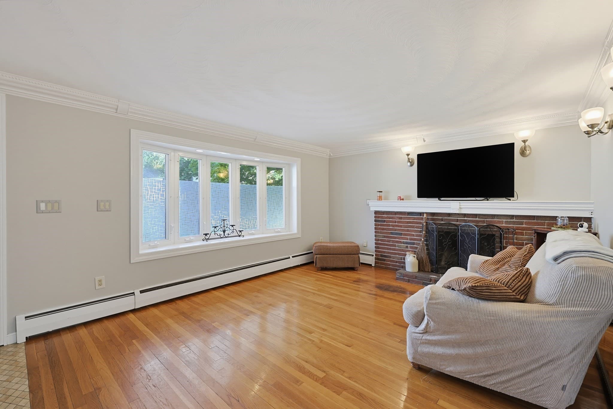 Single Family Residence at 122 Westview Dr, Norwood MA 02062, Norwood, photo 3 of 33