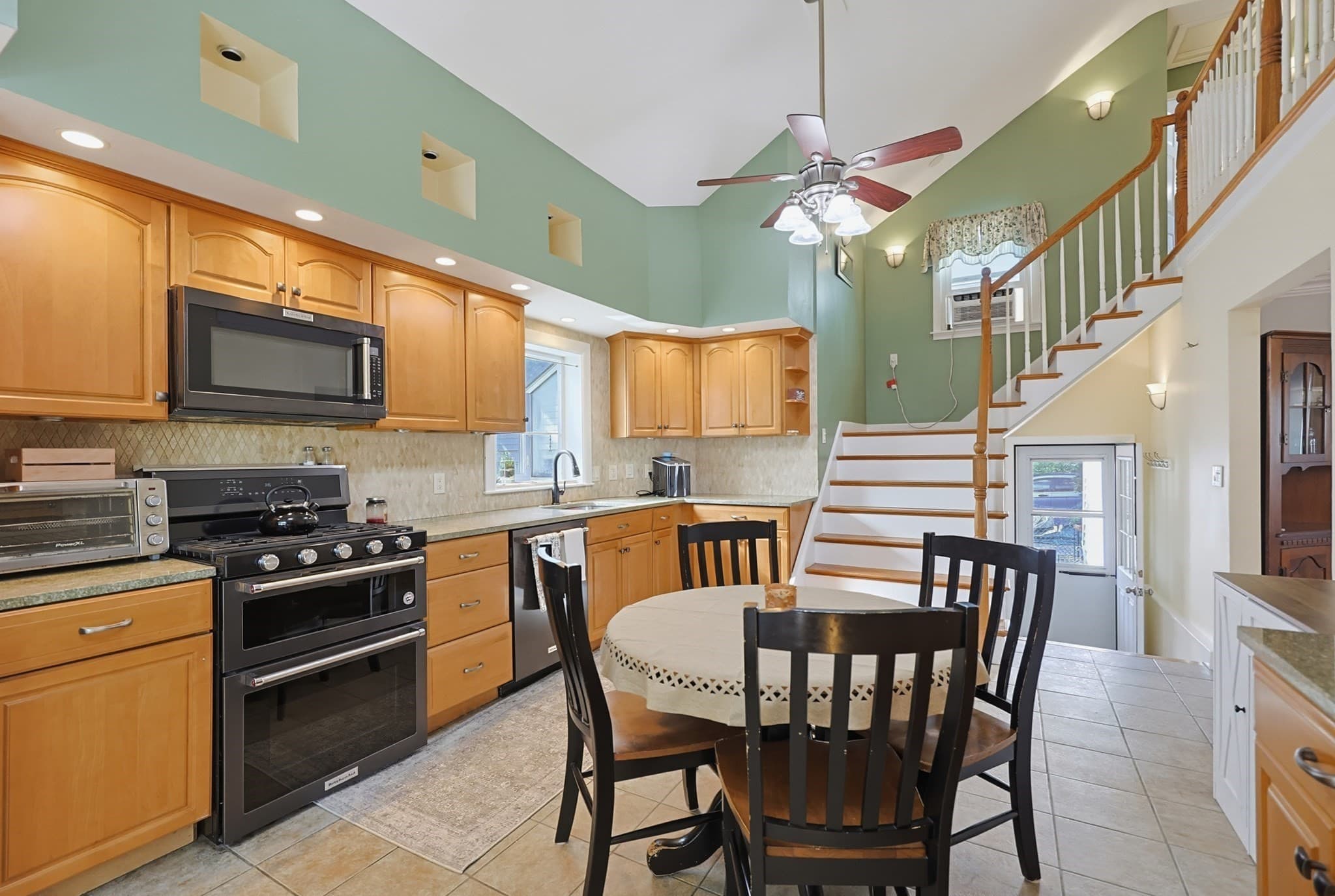 Single Family Residence at 122 Westview Dr, Norwood MA 02062, Norwood, photo 8 of 33
