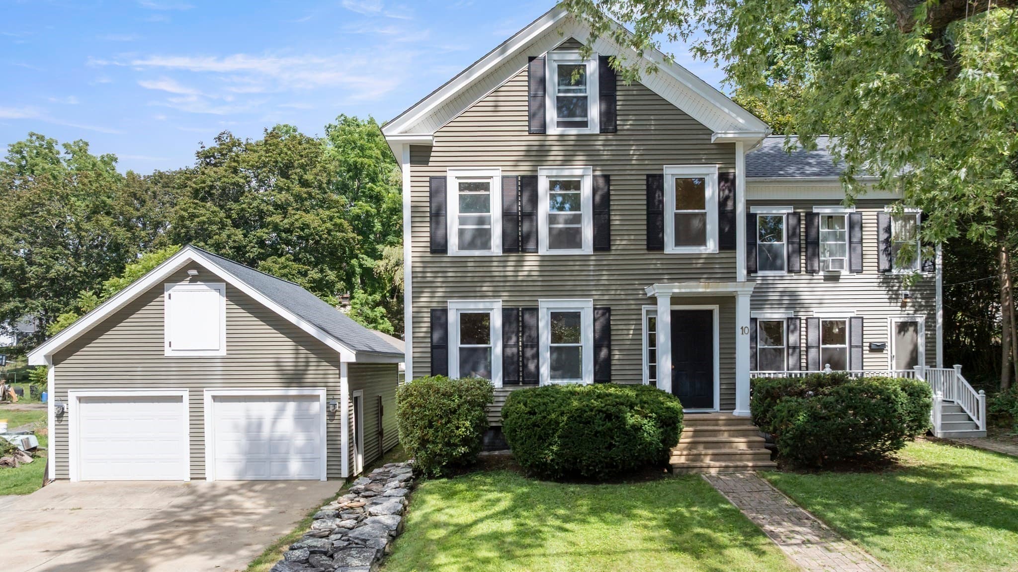 Single Family Residence at 10 Spring St, North Brookfield MA 01535, North Brookfield, photo 2 of 42
