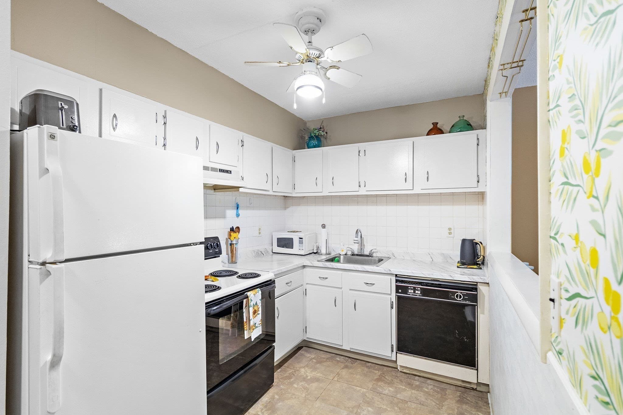 Condominium at 49 Windsor Dr # 301, Holliston MA 01746, photo 8 of 21
