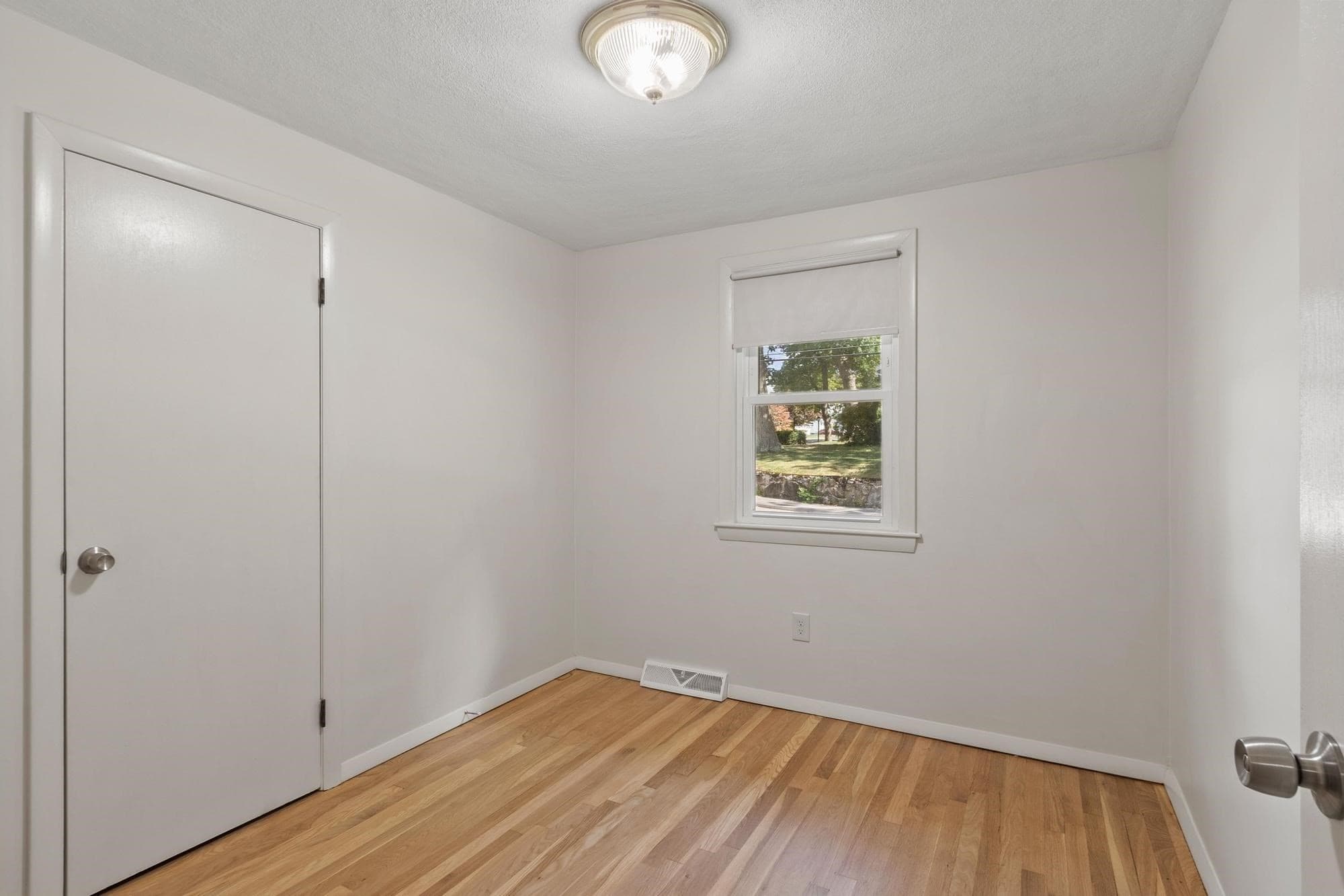 Single Family Residence at 136 Ridge Rd, Marlborough MA 01752, Marlborough, photo 17 of 31