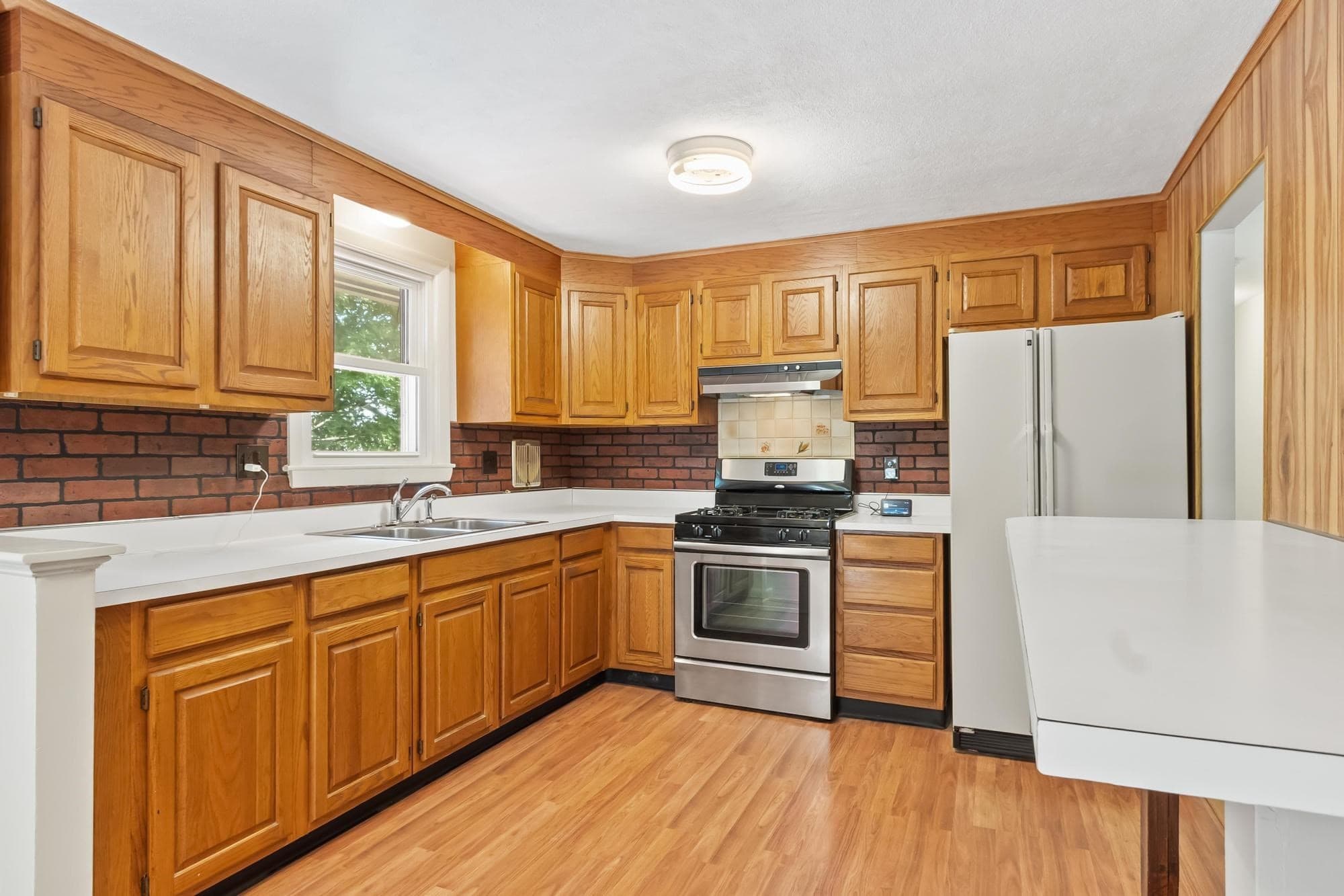Single Family Residence at 136 Ridge Rd, Marlborough MA 01752, Marlborough, photo 10 of 31