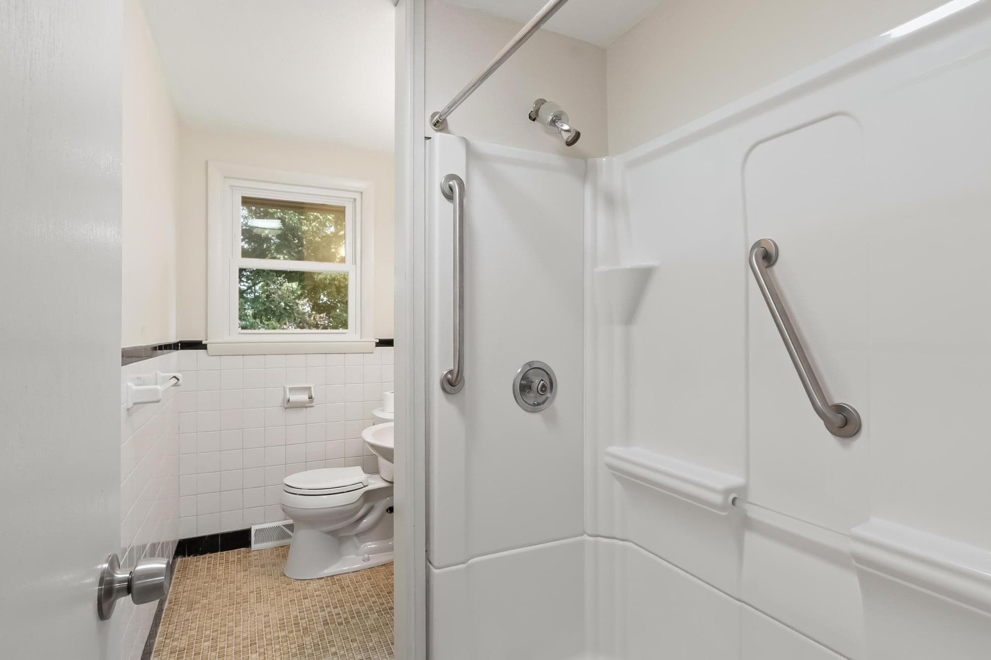Single Family Residence at 136 Ridge Rd, Marlborough MA 01752, Marlborough, photo 11 of 31