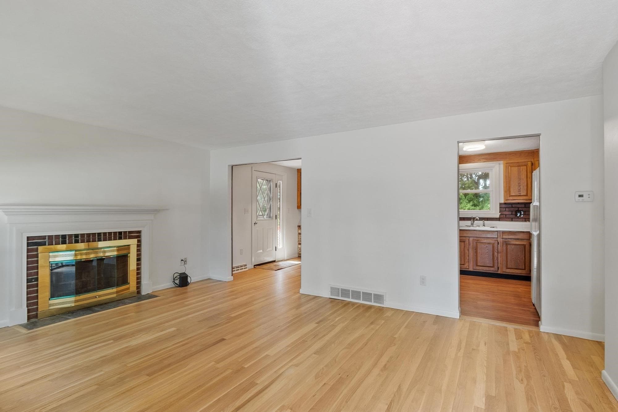 Single Family Residence at 136 Ridge Rd, Marlborough MA 01752, Marlborough, photo 4 of 31