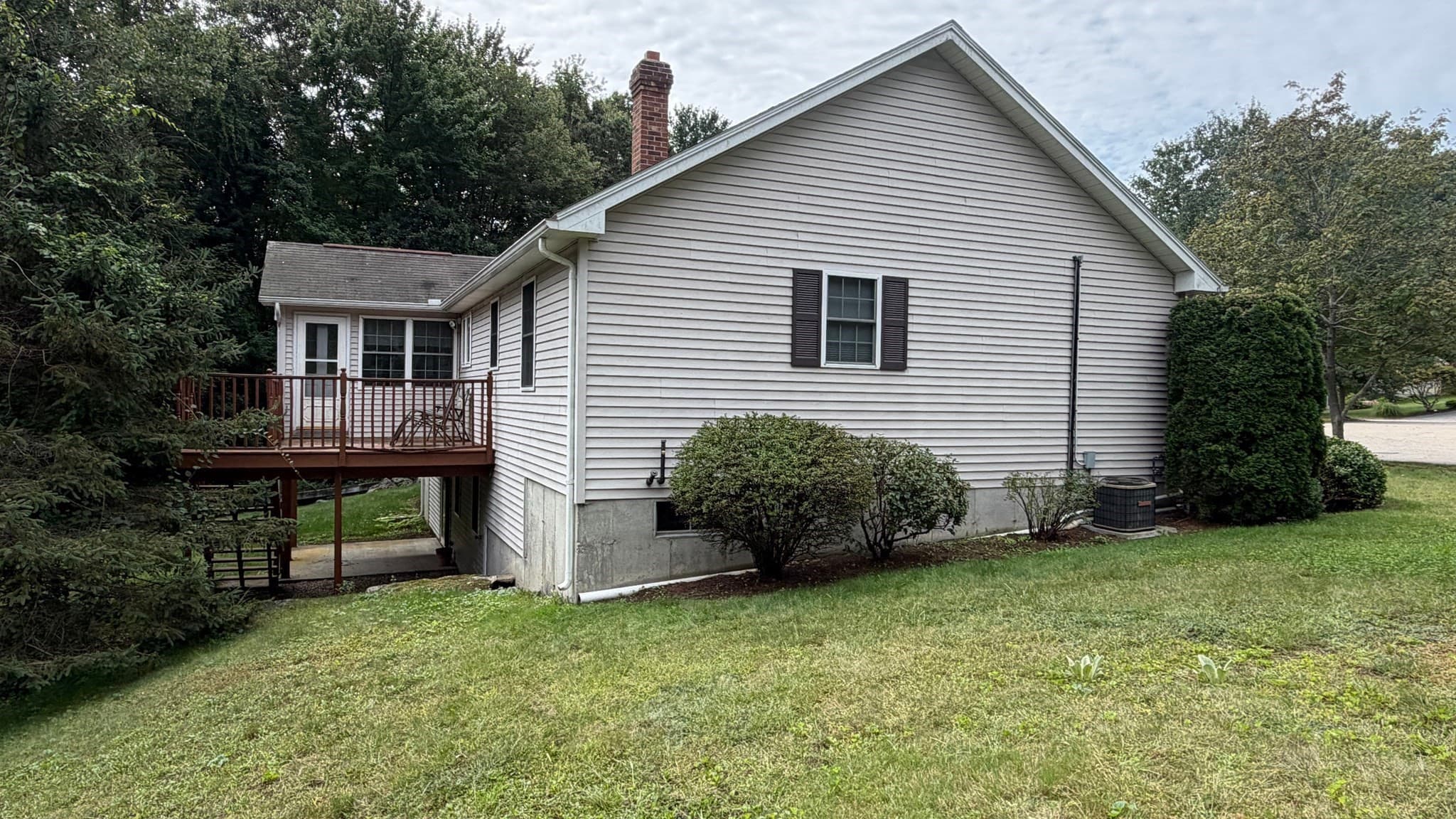 Single Family Residence at 12 Deerfield Cir, Auburn MA 01501, Auburn, photo 7 of 37