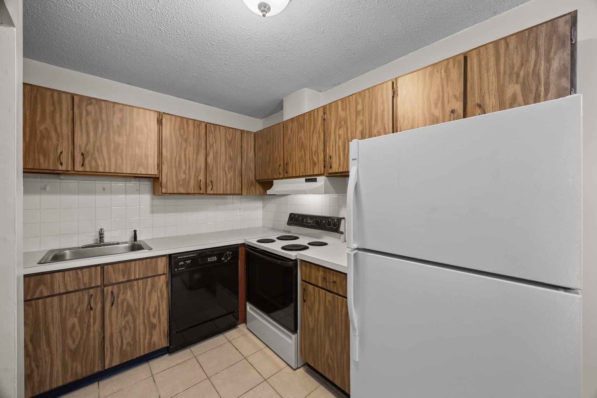Condominium at 9 Thayer Pond Dr # 8, Oxford MA 01537, Oxford, photo 3 of 34