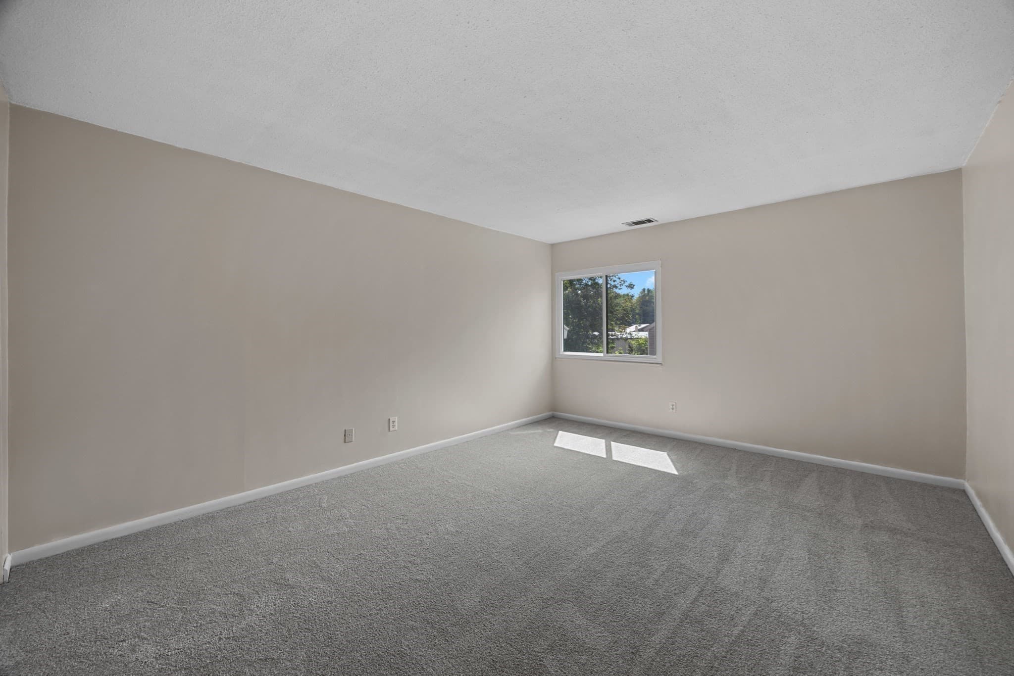 Condominium at 9 Thayer Pond Dr # 8, Oxford MA 01537, Oxford, photo 20 of 34