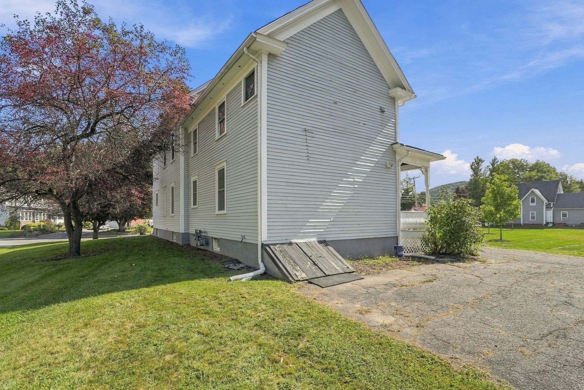 2 Family - 2 Units Up/Down at 24 Sugarloaf St, Deerfield MA 01373, photo 28 of 33