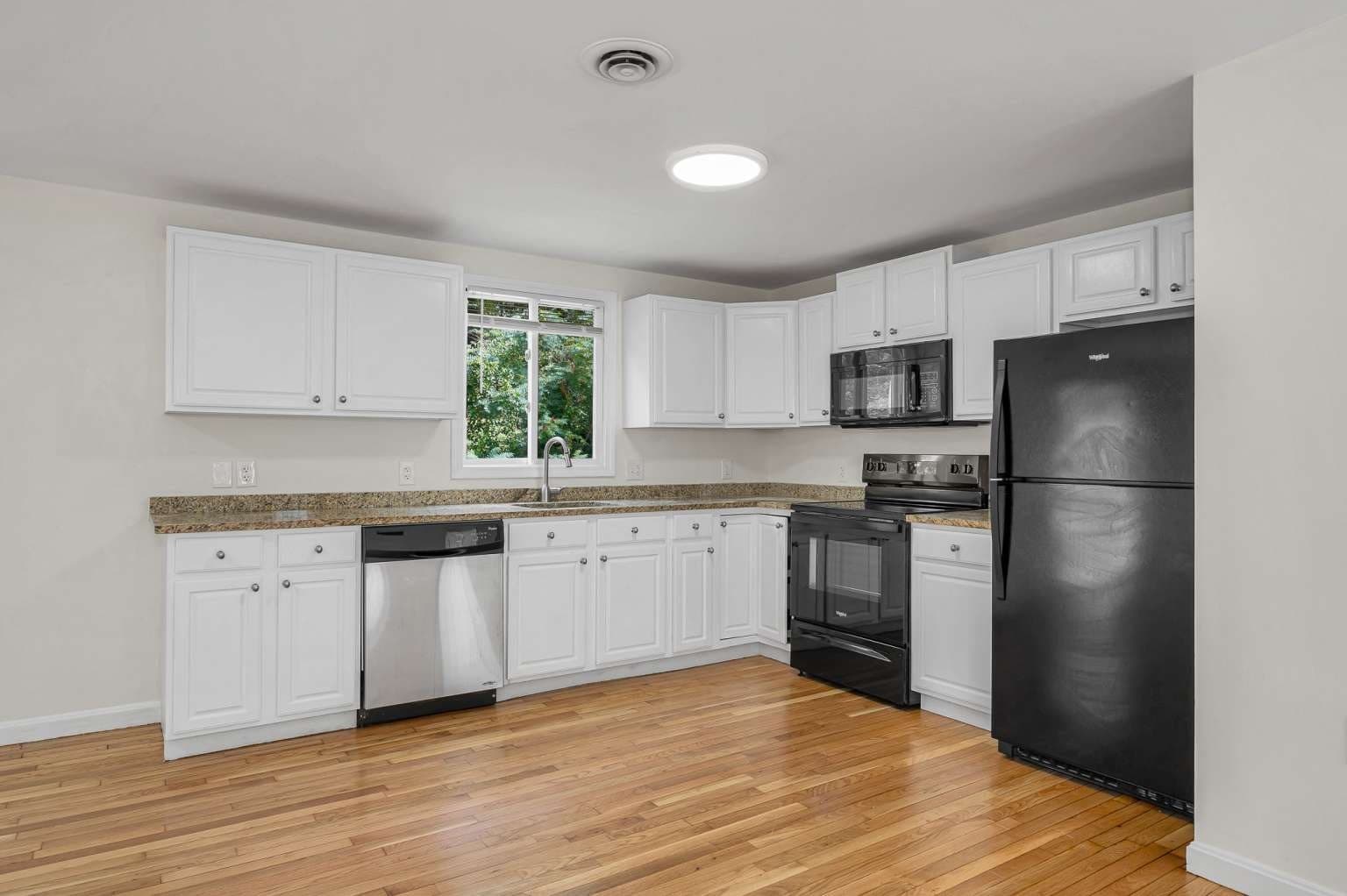 Condominium at 36 Mahogany Run # 36, Leominster MA 01453, Leominster, photo 13 of 18