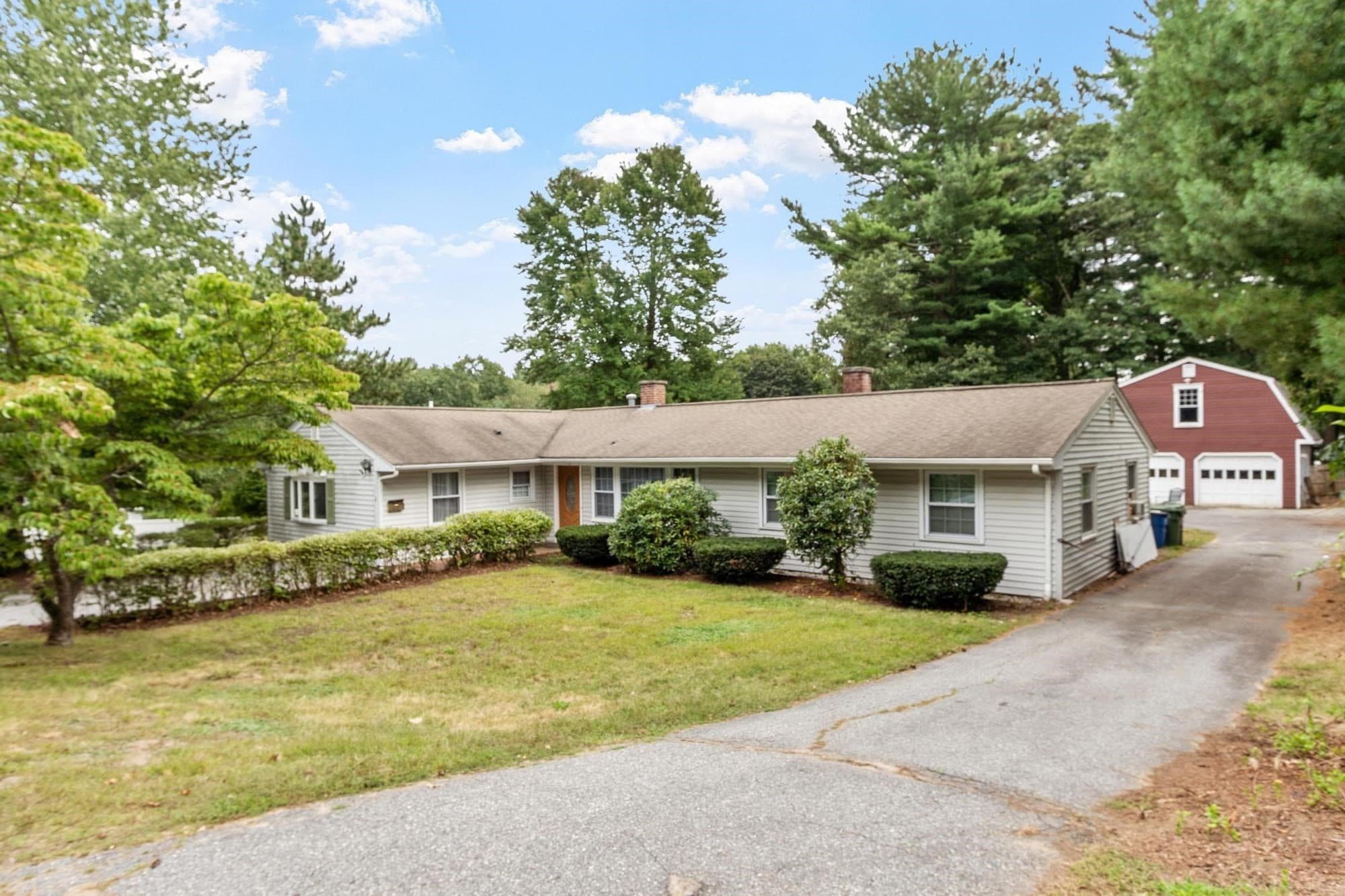 Single Family Residence at 4 Algonquin Rd, Chelmsford MA 01824, photo 3 of 31