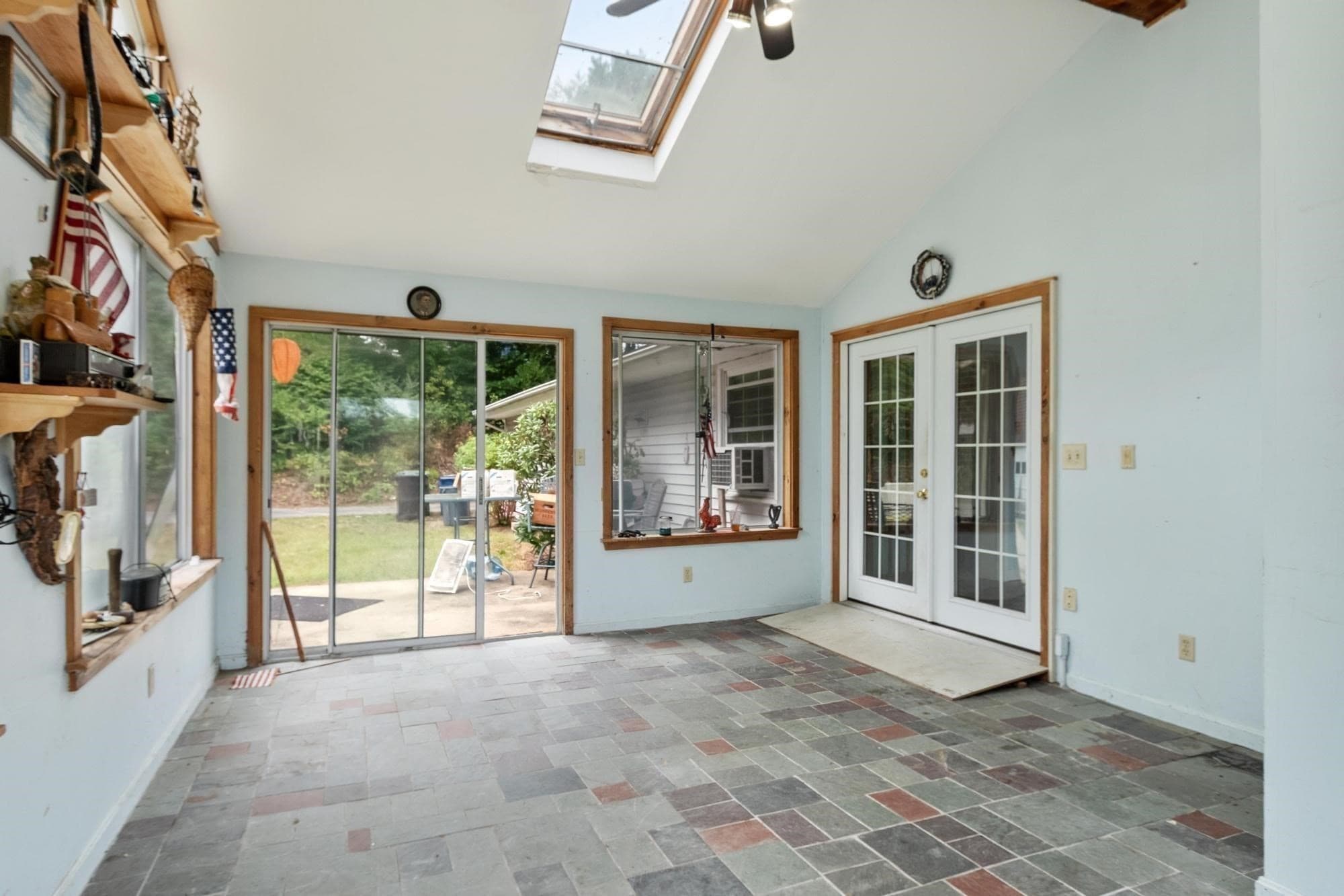 Single Family Residence at 4 Algonquin Rd, Chelmsford MA 01824, photo 9 of 31