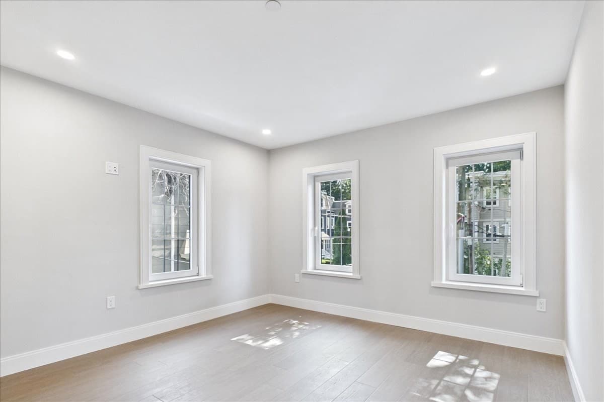 Condominium at 305 Chestnut Ave # 3, Boston MA 02130, photo 16 of 33