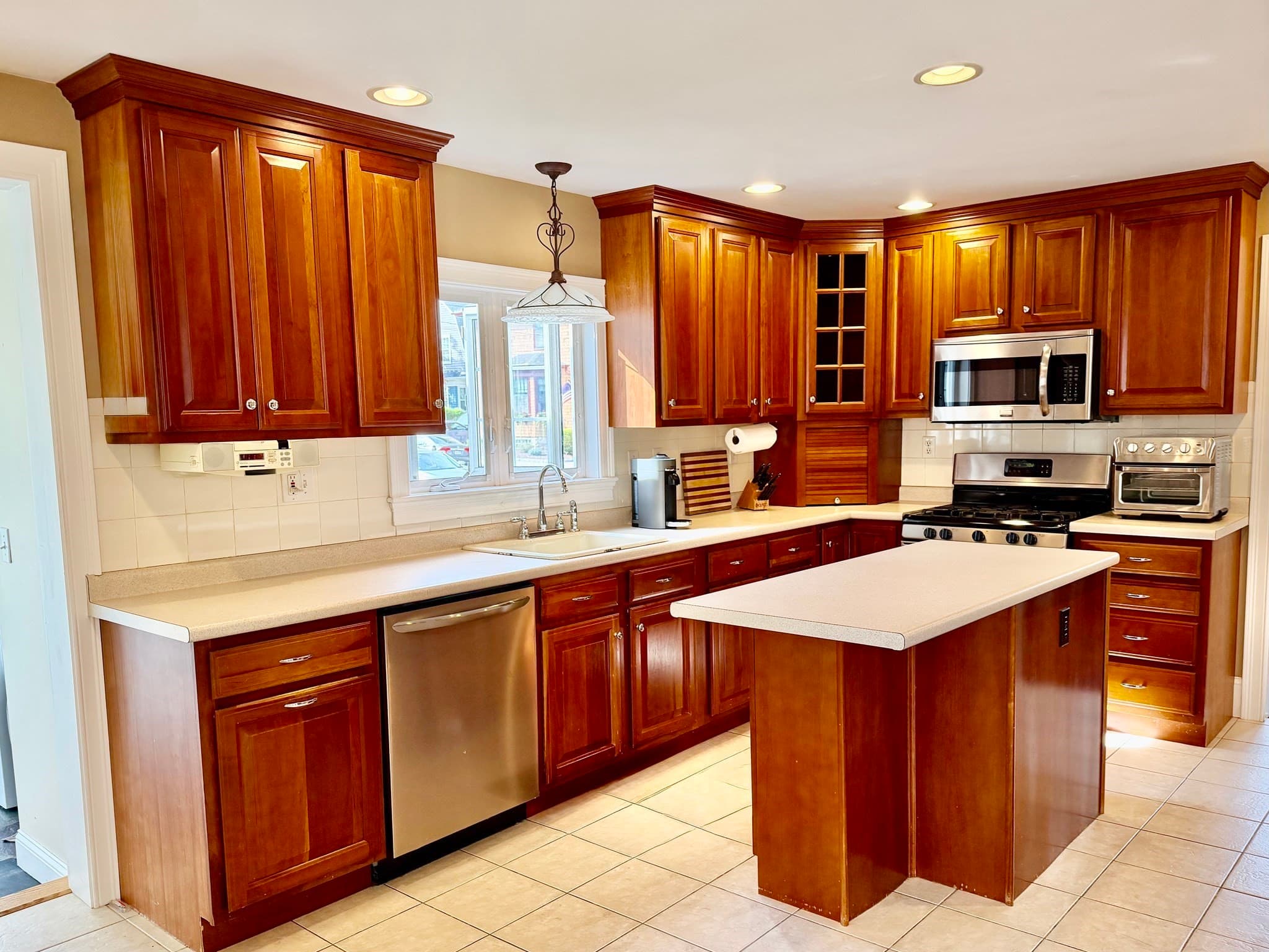 Single Family Residence at 148 Madison Street, Fall River MA 02720, Fall River, photo 6 of 22