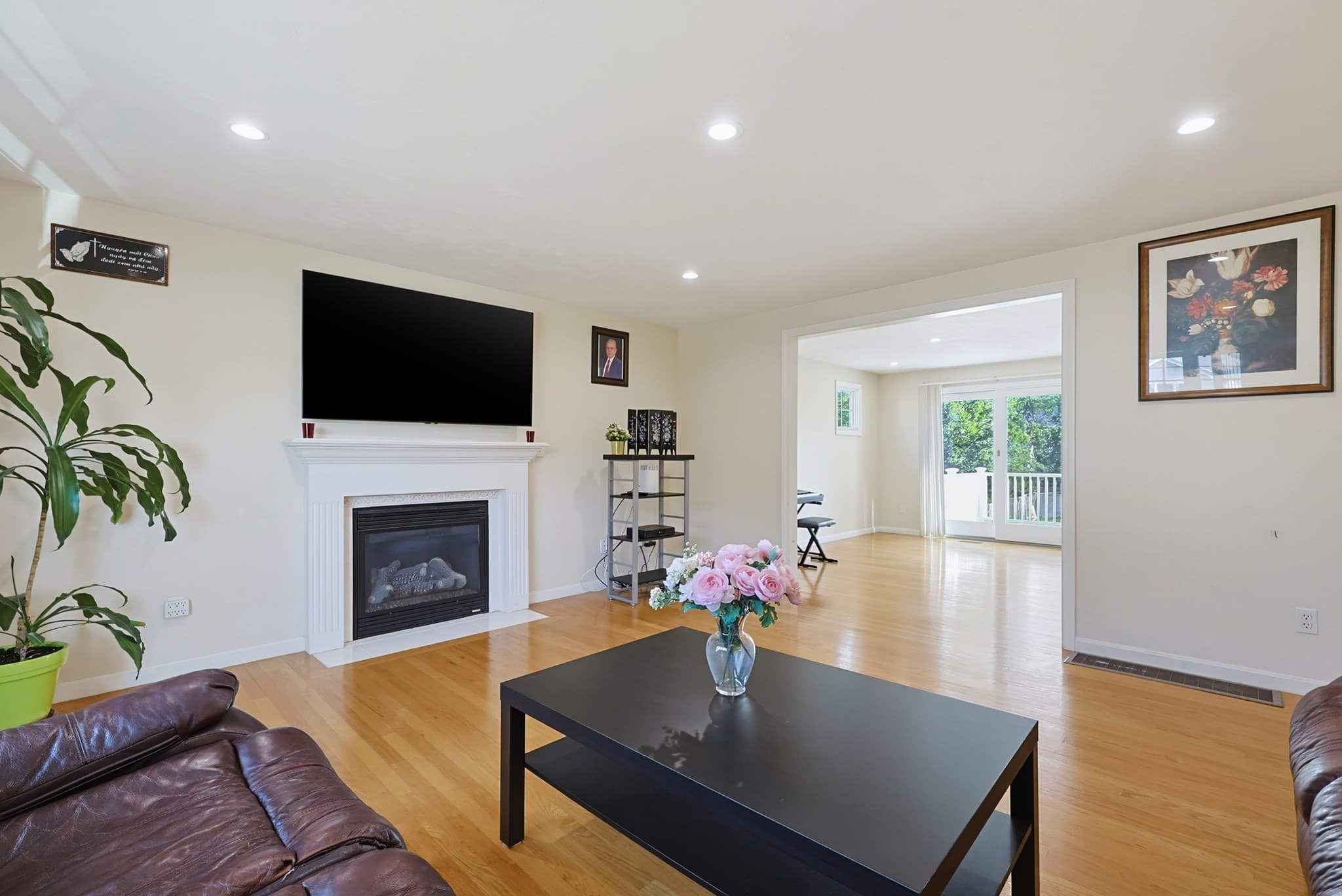 Single Family Residence at 5 Ivy Cir, Randolph MA 02368, Randolph, photo 6 of 36