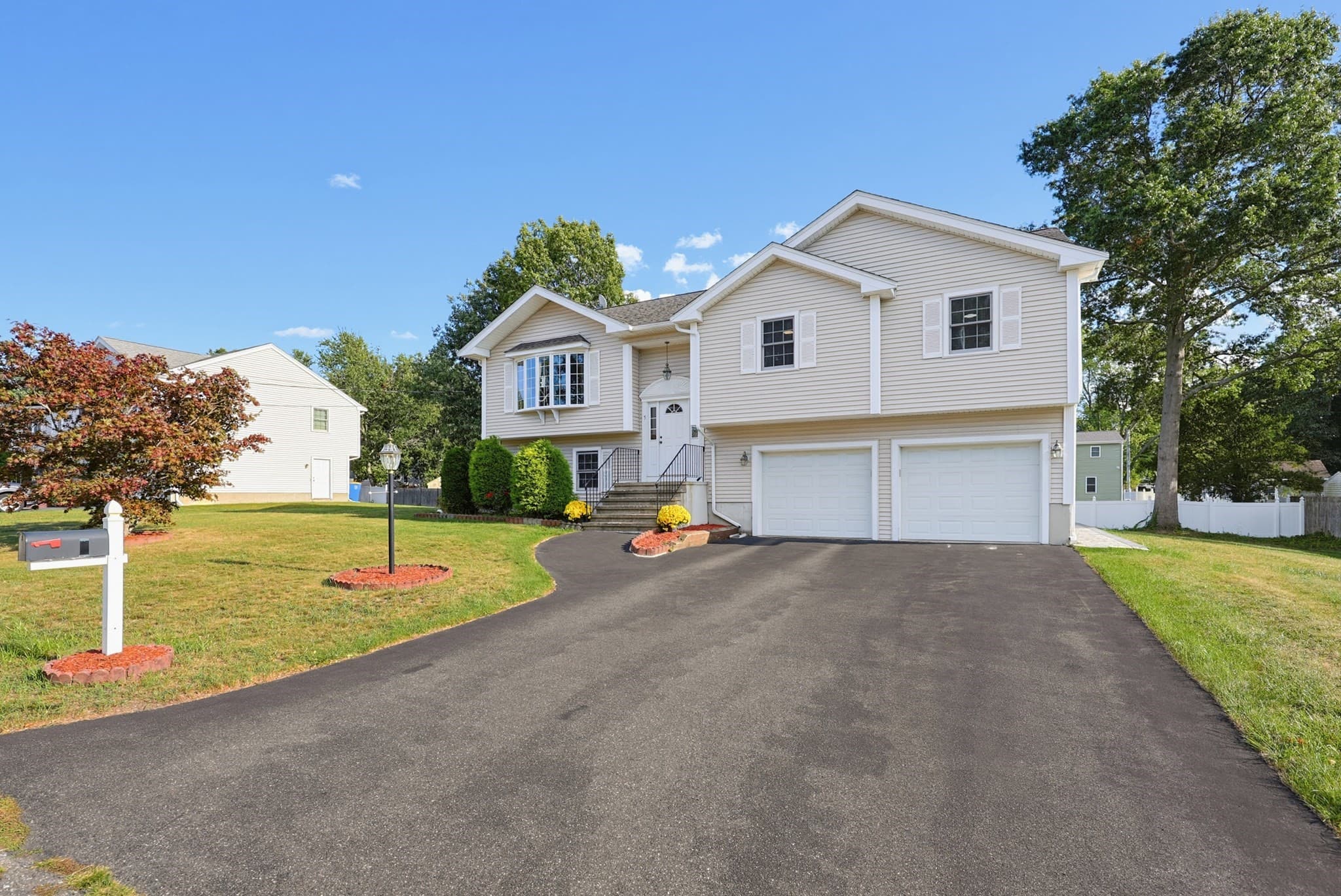 Single Family Residence at 5 Ivy Cir, Randolph MA 02368, Randolph, photo 3 of 36