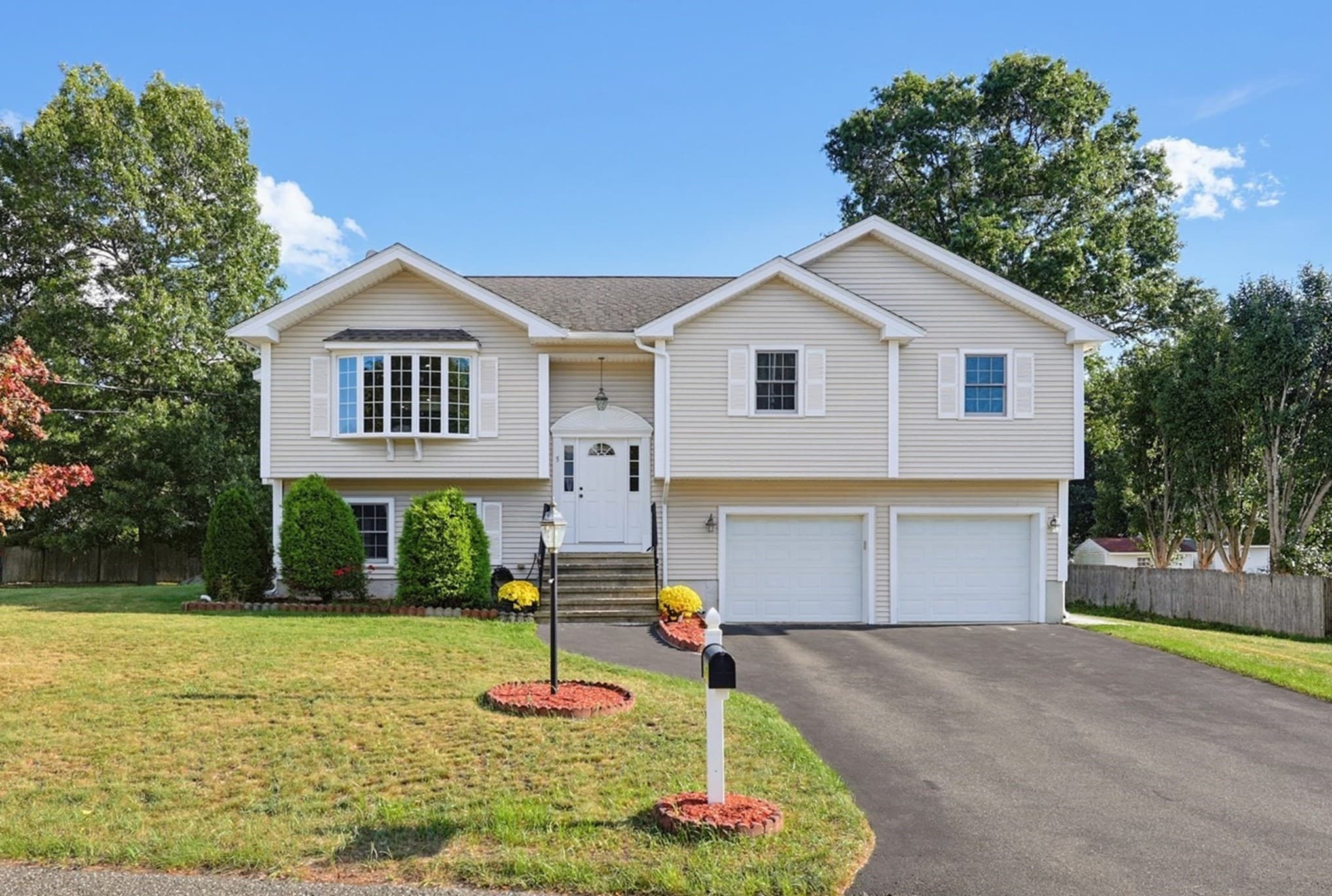 5 Ivy Cir, Randolph MA 02368
