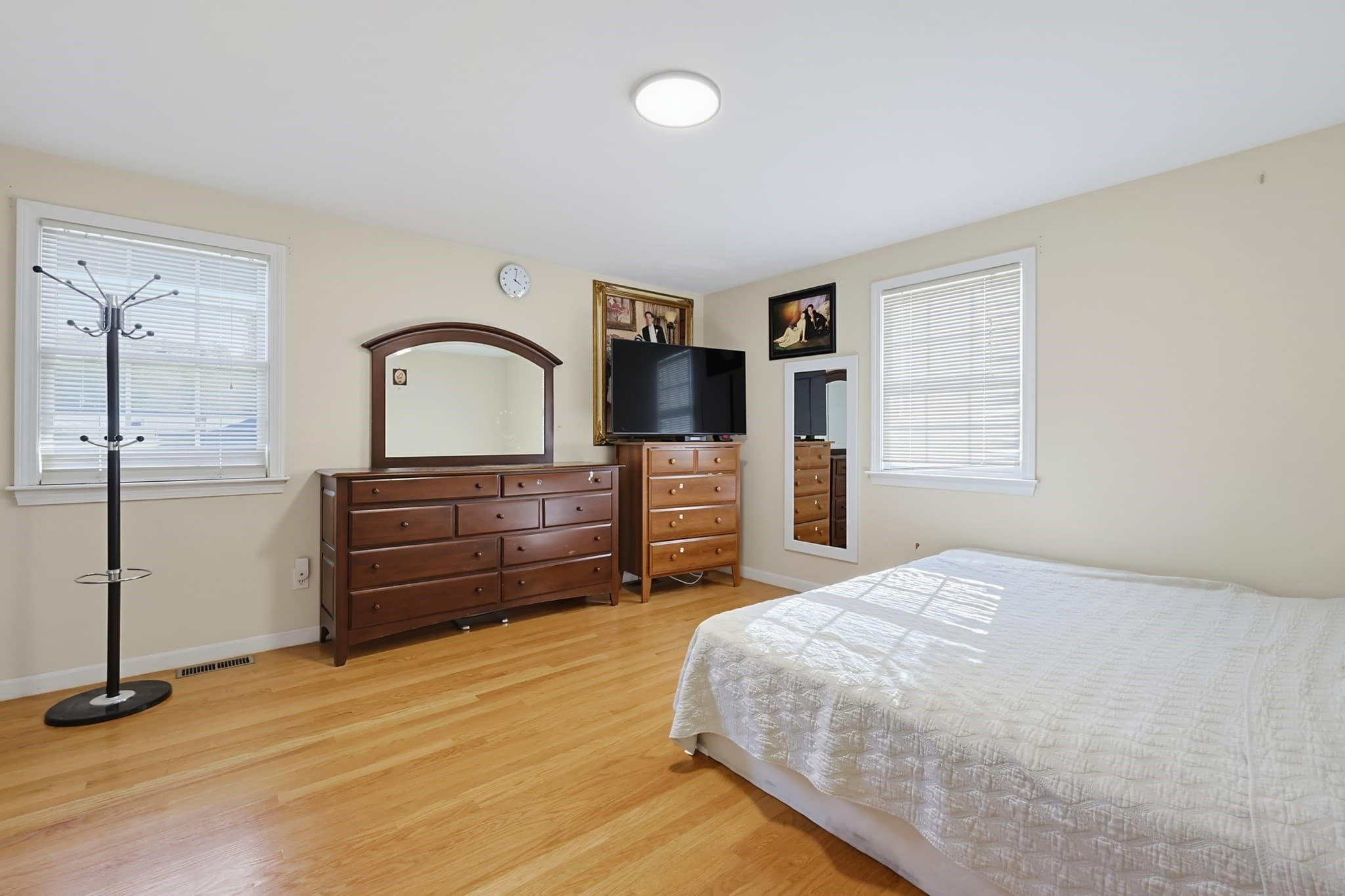 Single Family Residence at 5 Ivy Cir, Randolph MA 02368, Randolph, photo 18 of 36