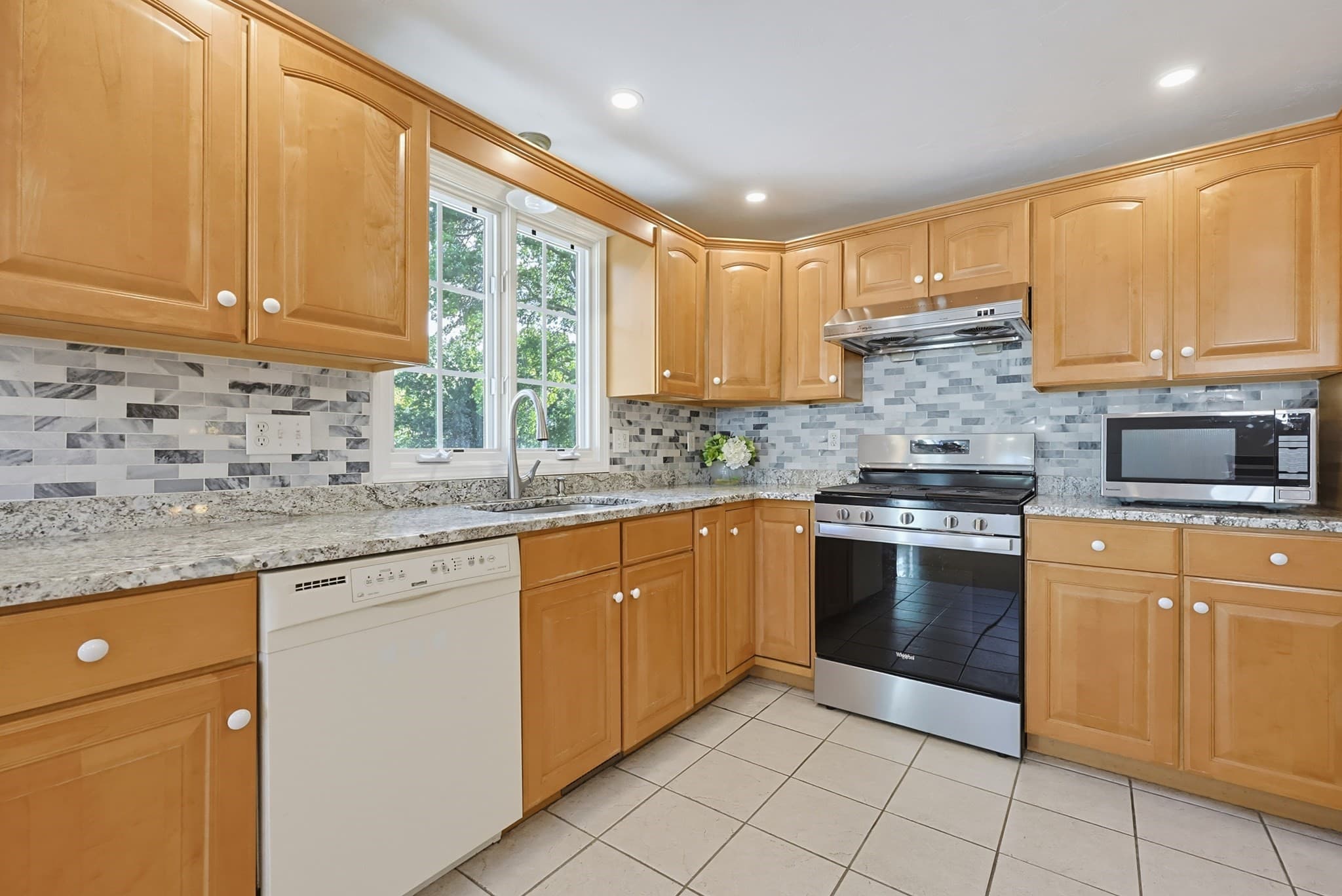 Single Family Residence at 5 Ivy Cir, Randolph MA 02368, Randolph, photo 11 of 36