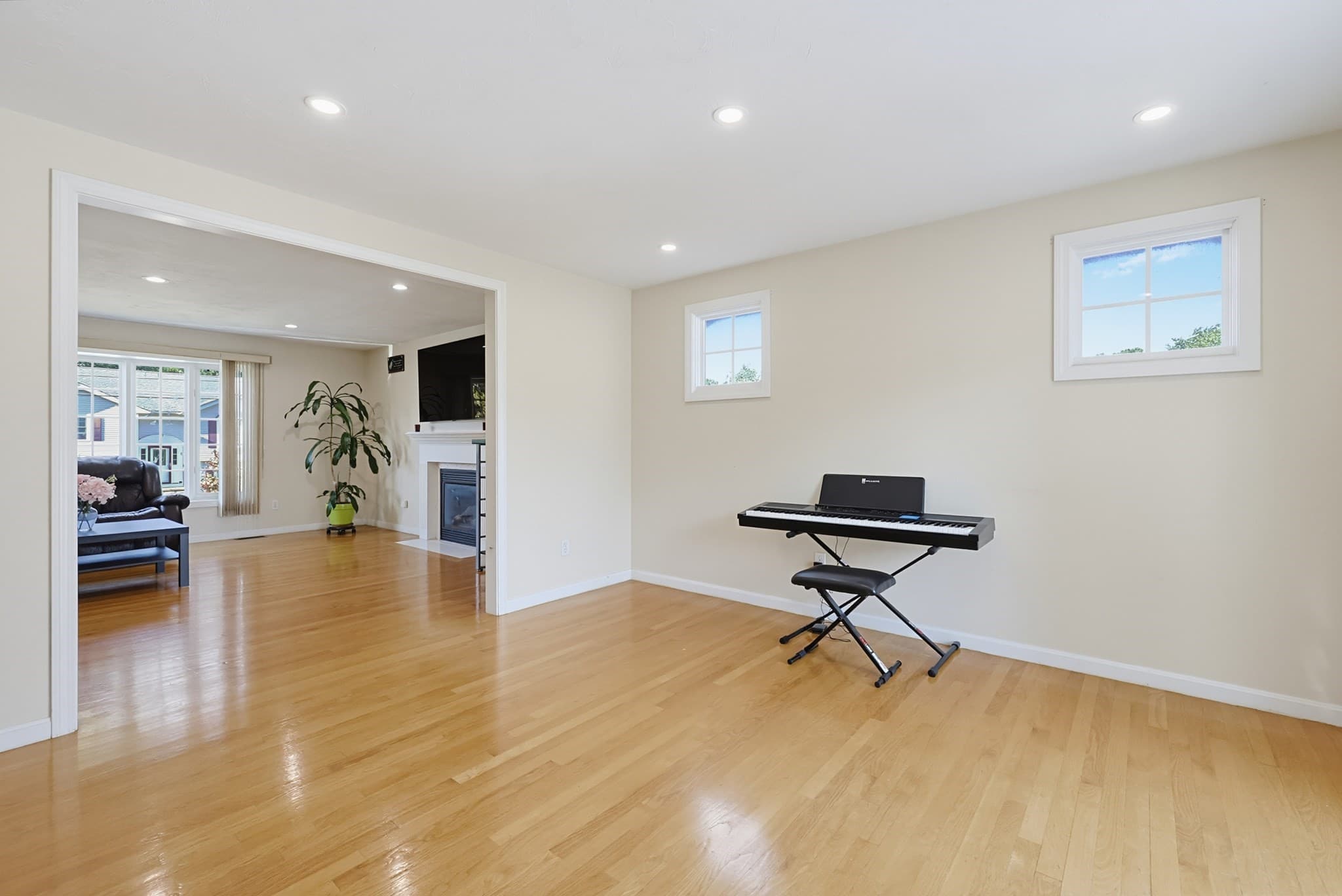 Single Family Residence at 5 Ivy Cir, Randolph MA 02368, Randolph, photo 8 of 36