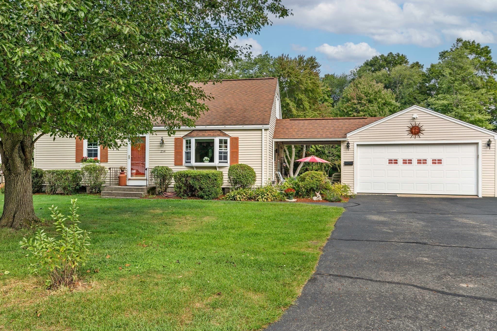 Single Family Residence at 254 Mccarthy Ave, Chicopee MA 01020, Chicopee, photo 2 of 36