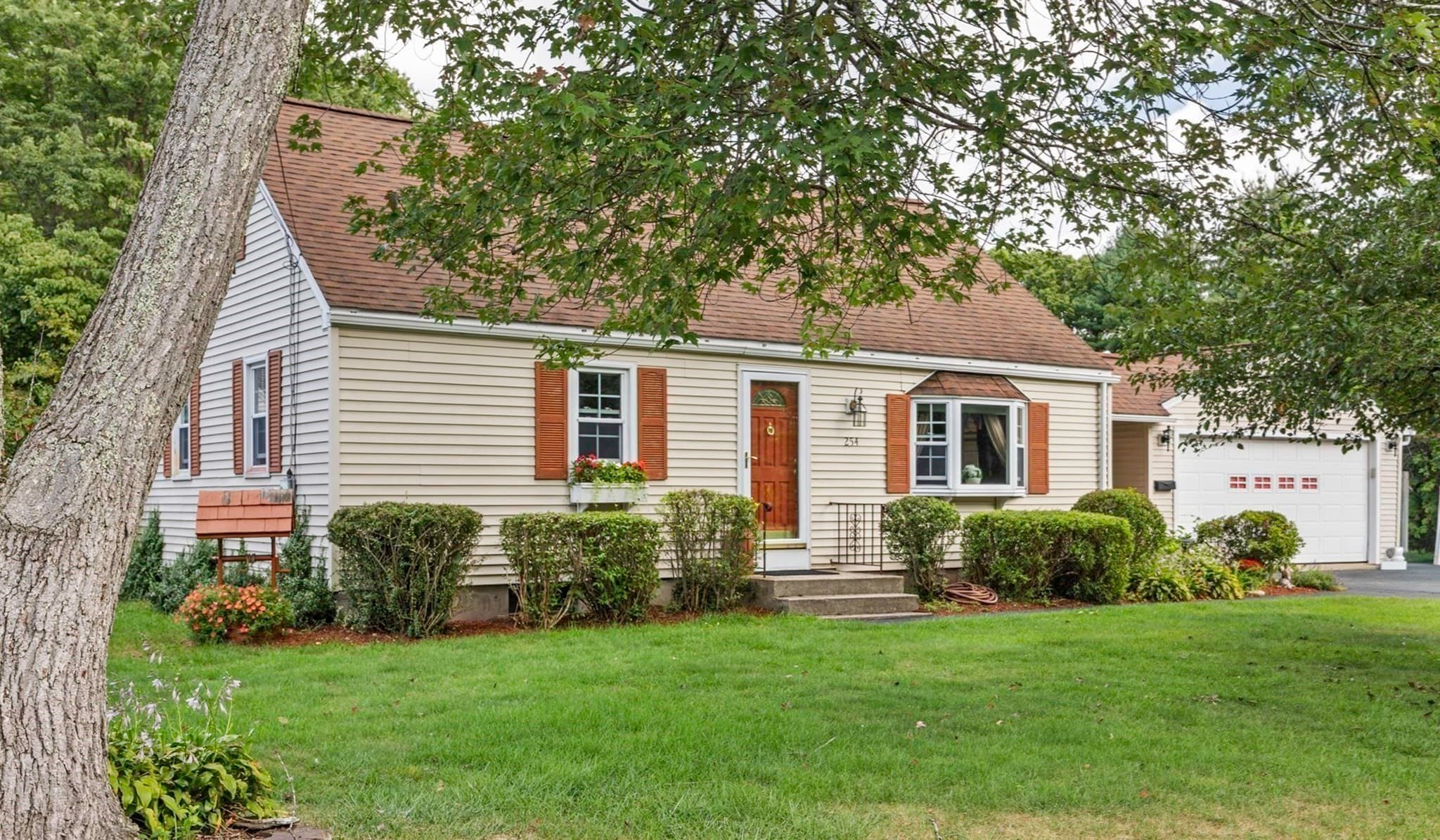 254 Mccarthy Ave, Chicopee MA 01020