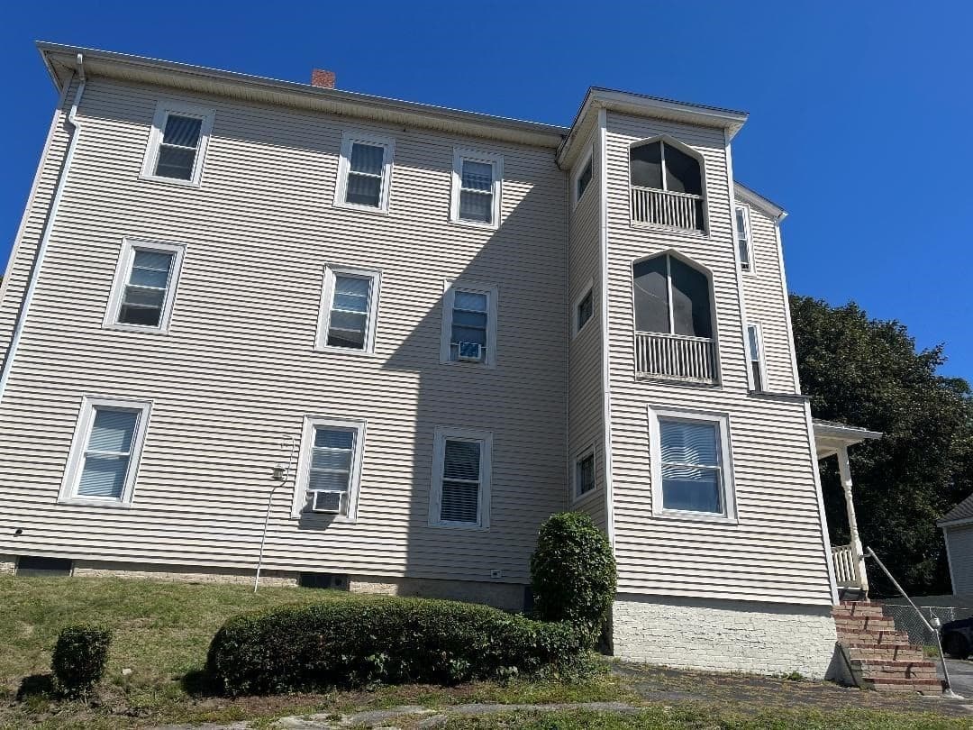 3 Family at 7 Maxwell St, Worcester MA 01607, Worcester, photo 2 of 42