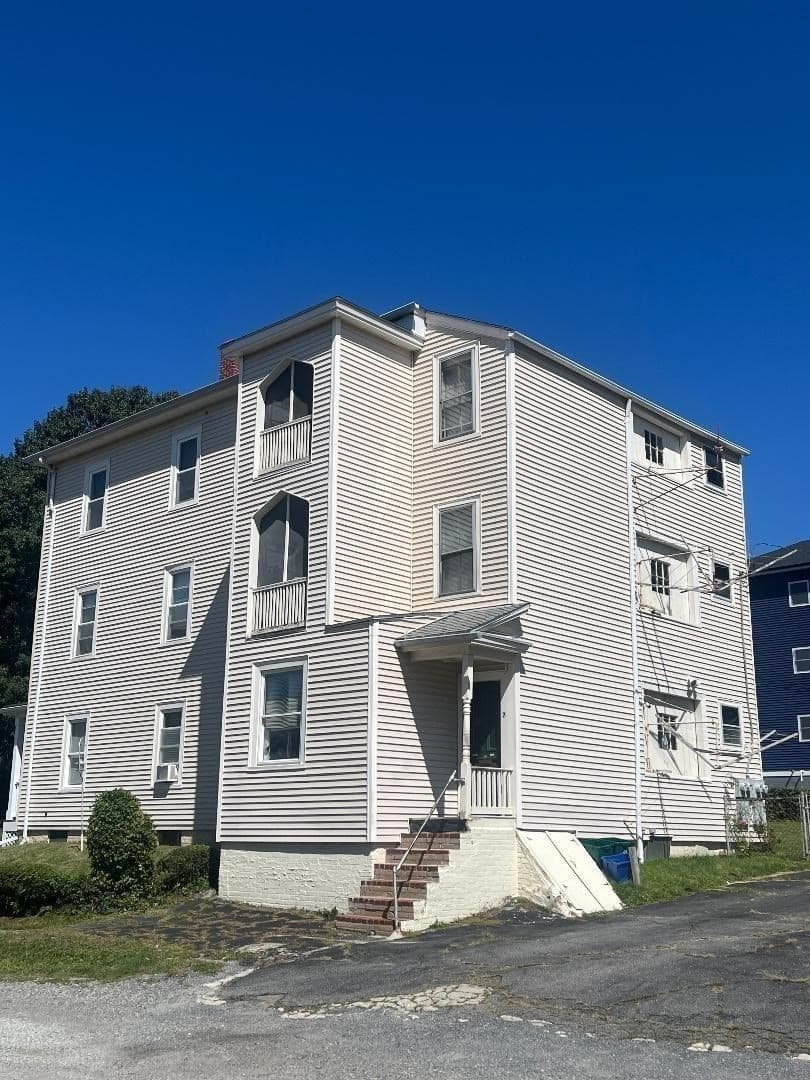 3 Family at 7 Maxwell St, Worcester MA 01607, Worcester, photo 3 of 42