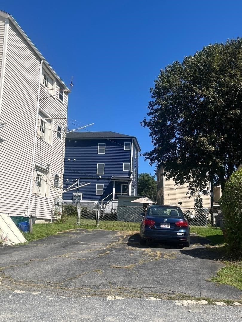 3 Family at 7 Maxwell St, Worcester MA 01607, Worcester, photo 4 of 42