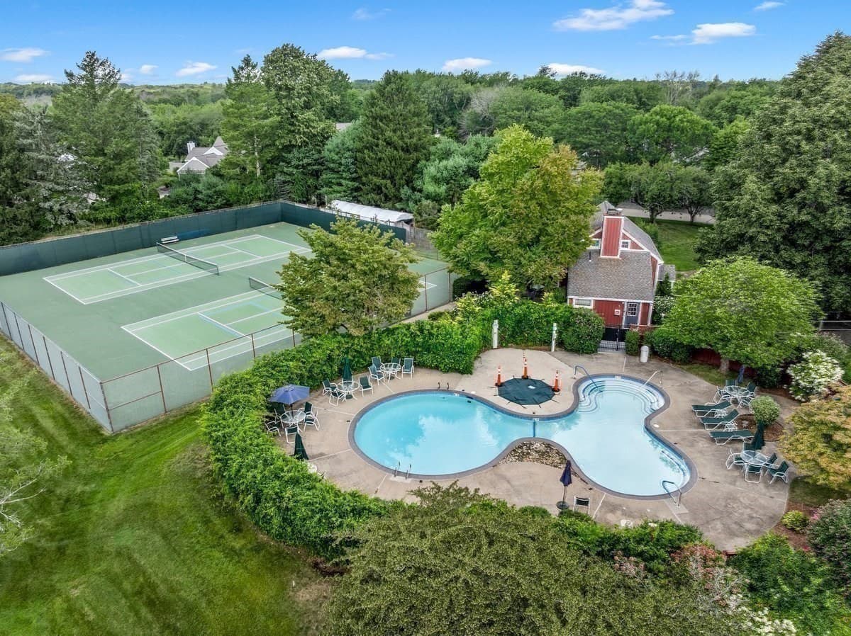 Condominium at 62 Thistle Patch # 62, Hingham MA 02043, Hingham, photo 33 of 39