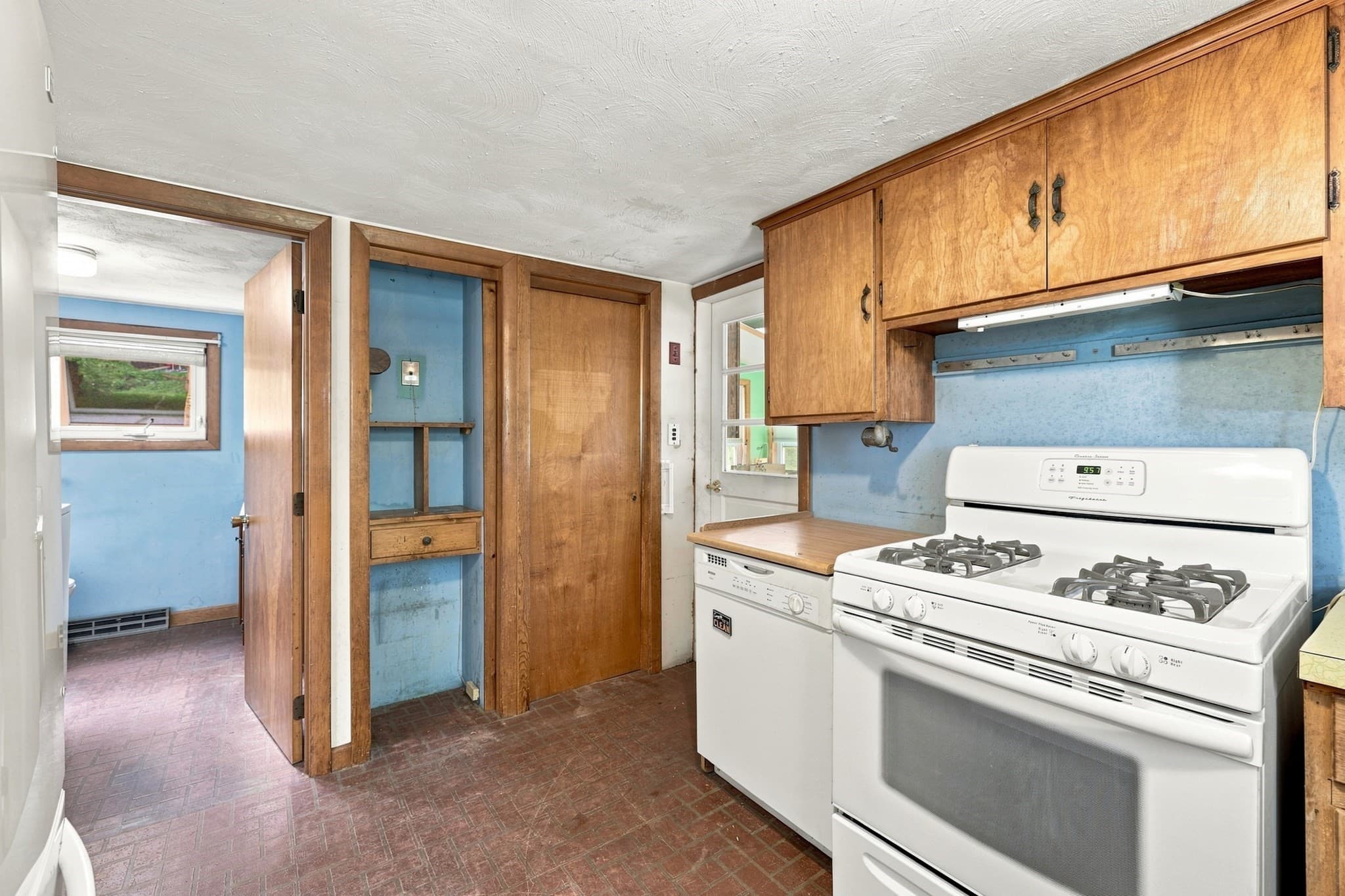 Single Family Residence at 200 Hockanum Rd, Hadley MA 01035, Hadley, photo 13 of 41